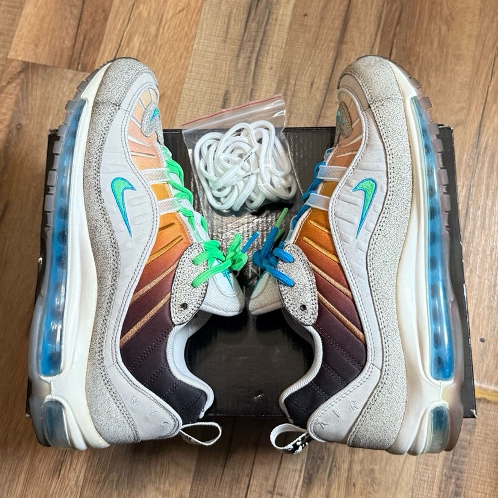 Nike 2019 Nike Air Max 98 On Air NYC La Mezcla Size US 9.5 / EU 42-43 - 3 Thumbnail