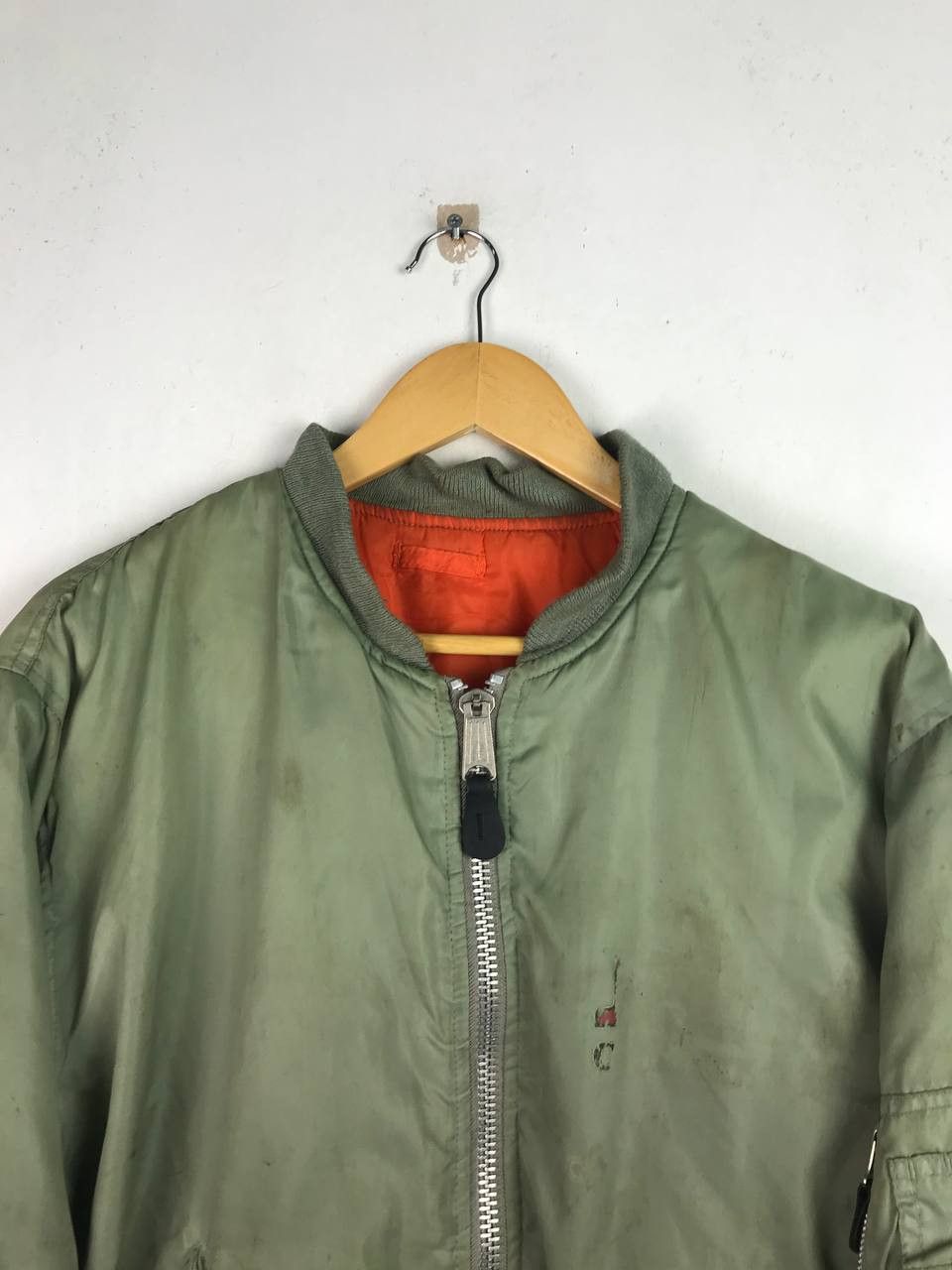 Vintage Vintage Sun Faded MA-1 Distressed Bomber Jacket Size US L / EU 52-54 / 3 - 3 Thumbnail