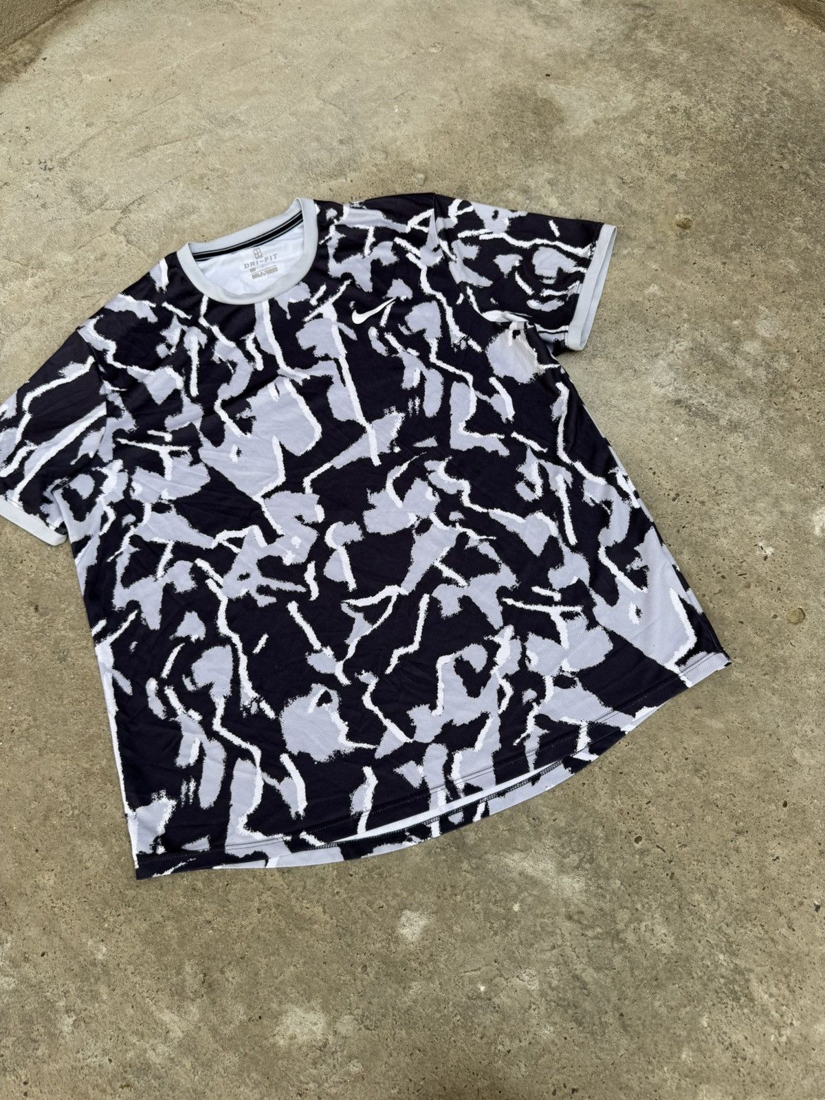 Nike RARE NIKE MULTILOGO CAMO T-SHIRT Size US L / EU 52-54 / 3 - 4 Thumbnail