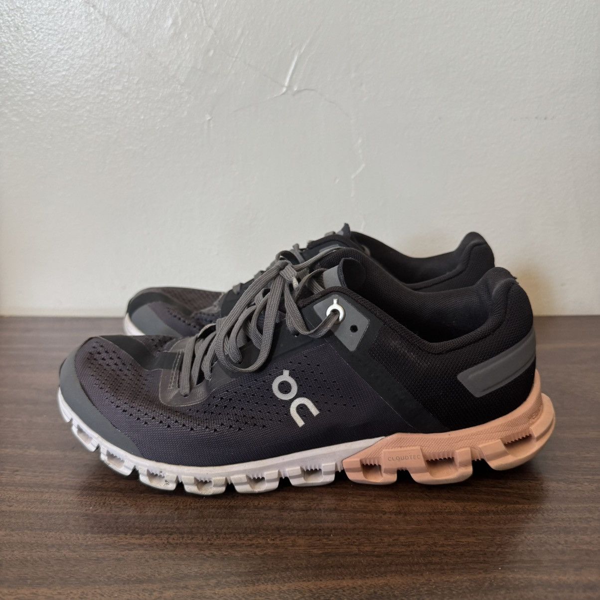 On ON Cloud Running Cloudflow black/pink/white running shoes Size US 7.5 / IT 37.5 - 3 Thumbnail