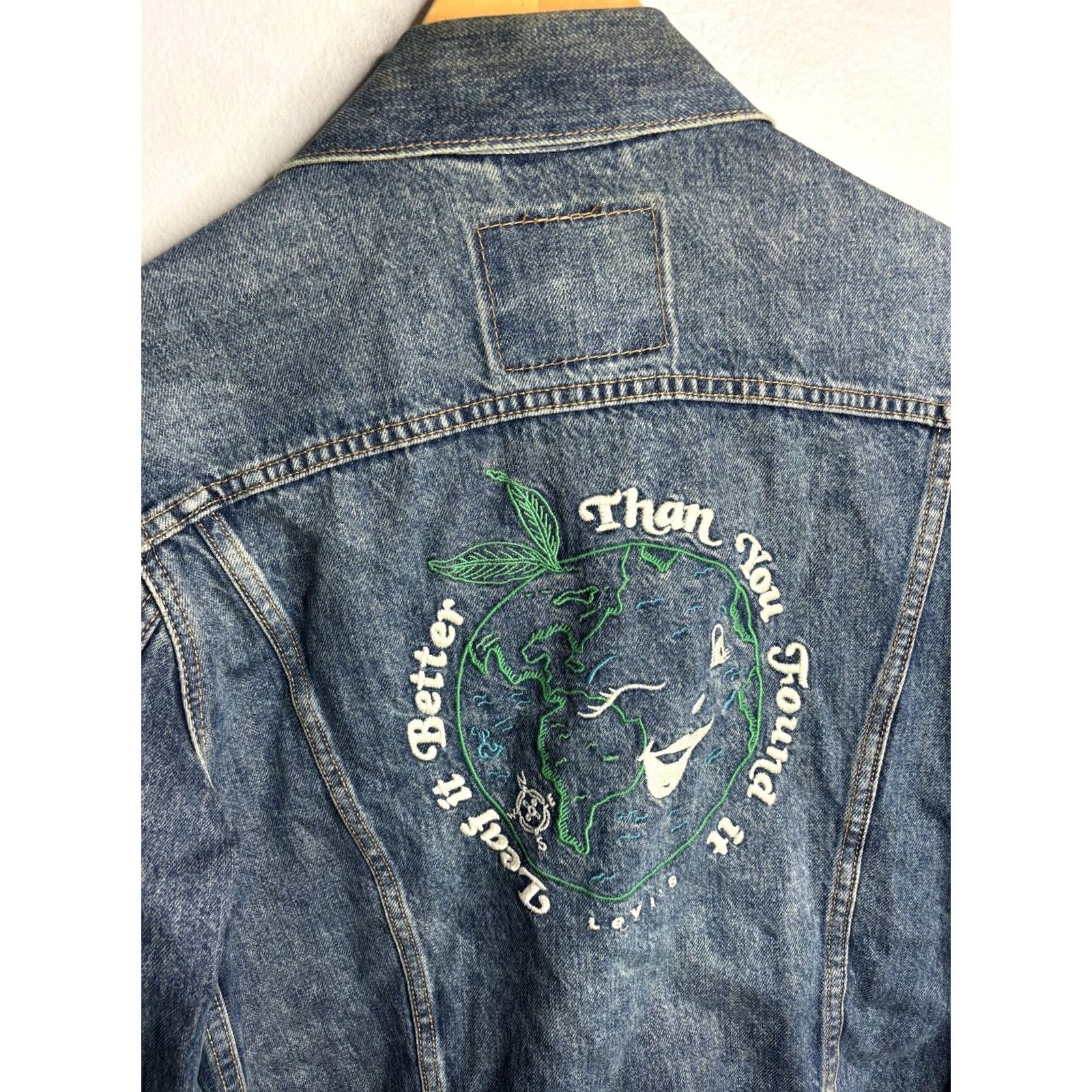 Levi's Levis Denim Jacket Mens Small Blue Trucker Embroidered Earth Patch Distressed Size US S / EU 44-46 / 1 - 6 Thumbnail