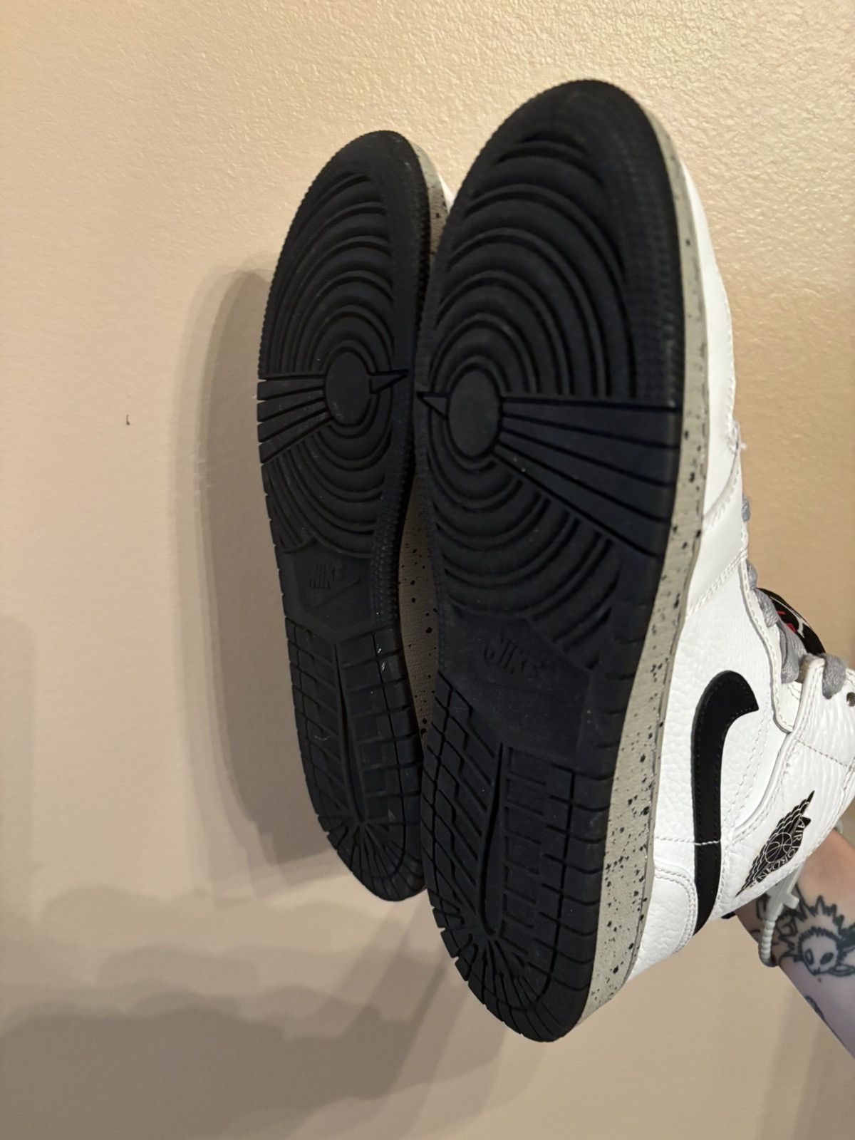 Jordan Brand Air Jordan 1 Retro Mid GS 'White Cement' Size US 6.5 / EU 39-40 - 5 Thumbnail