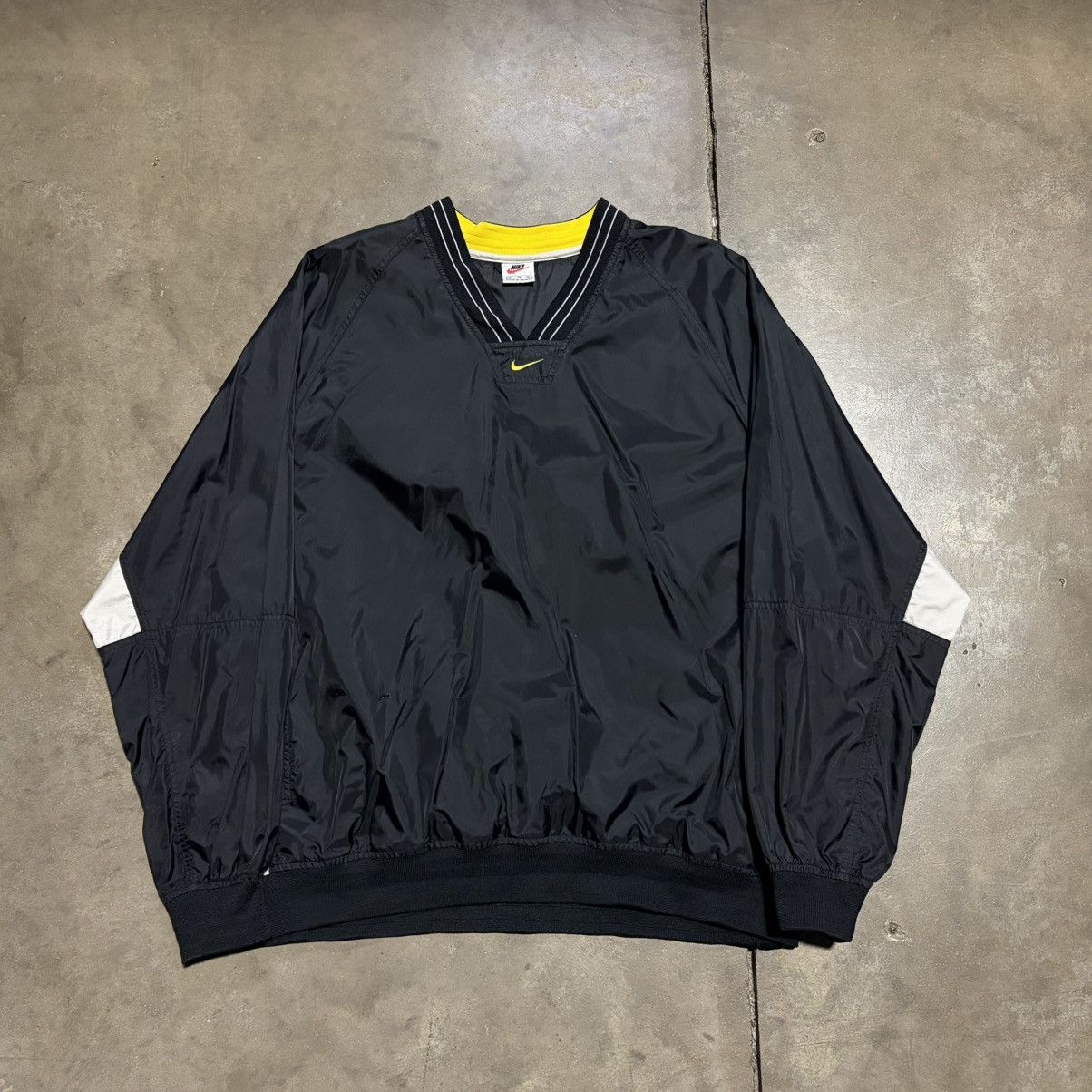 Nike Vintage Nike Windbreaker Track Jacket Pullover Center Swoosh Size US XL / EU 56 / 4 - 5 Thumbnail