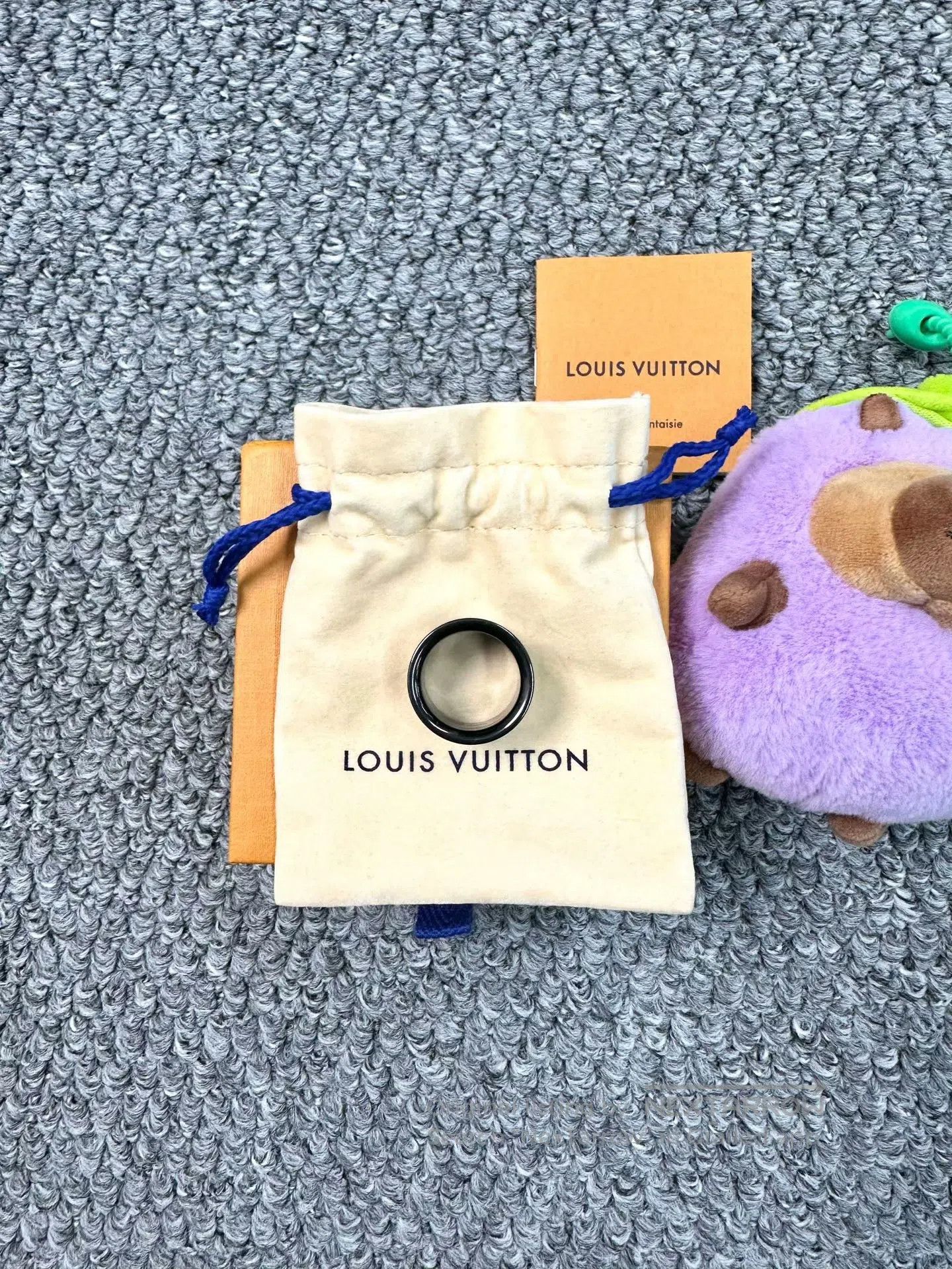 Louis Vuitton Louis Vuitton Chessboard Pattern Letter Logo Ring| Size ONE SIZE - 4 Thumbnail
