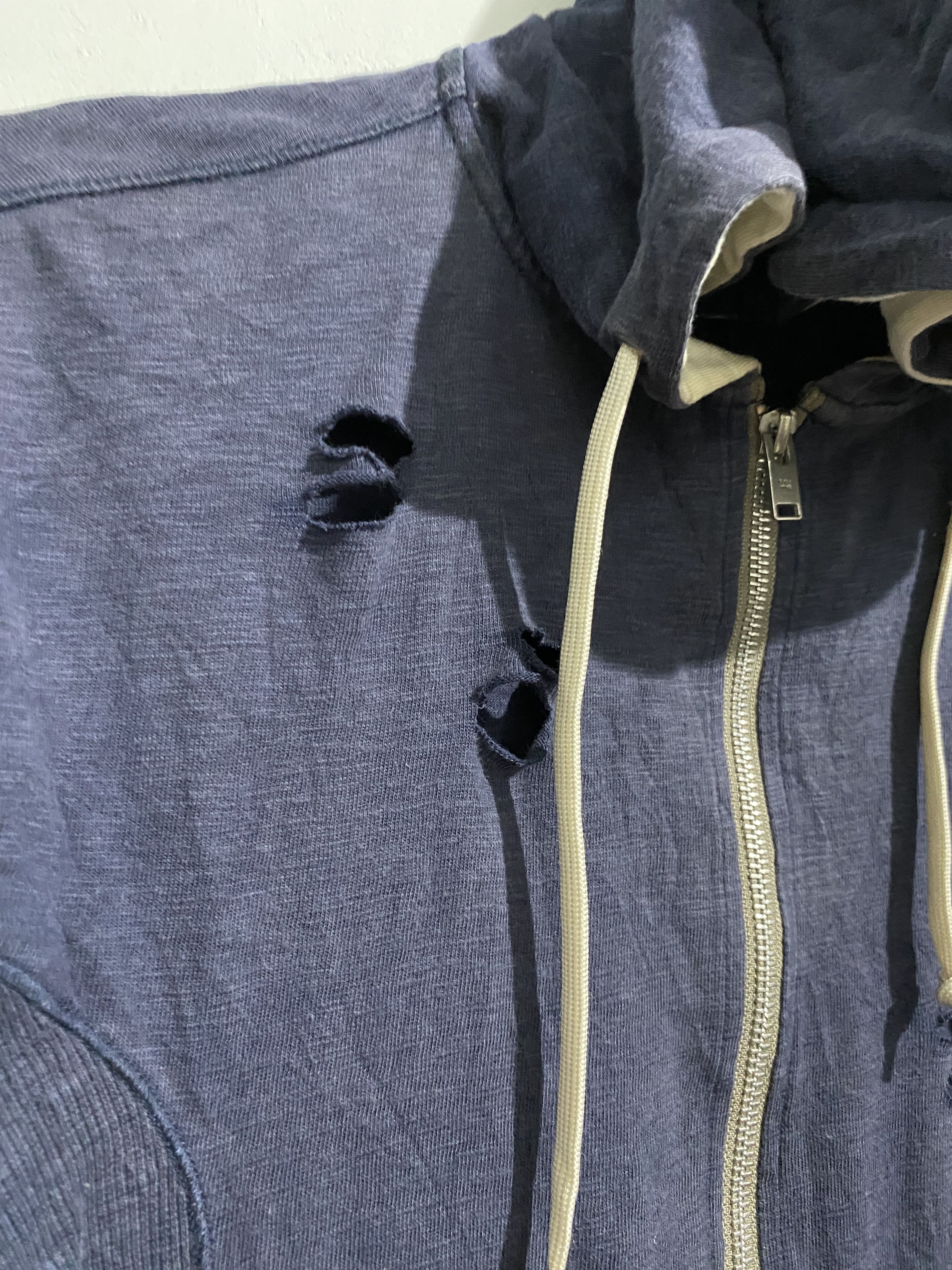 Jun Takahashi × Undercover × Uniqlo undercover x uniqlo uu distressed hoodie Size US S / EU 44-46 / 1 - 10 Thumbnail