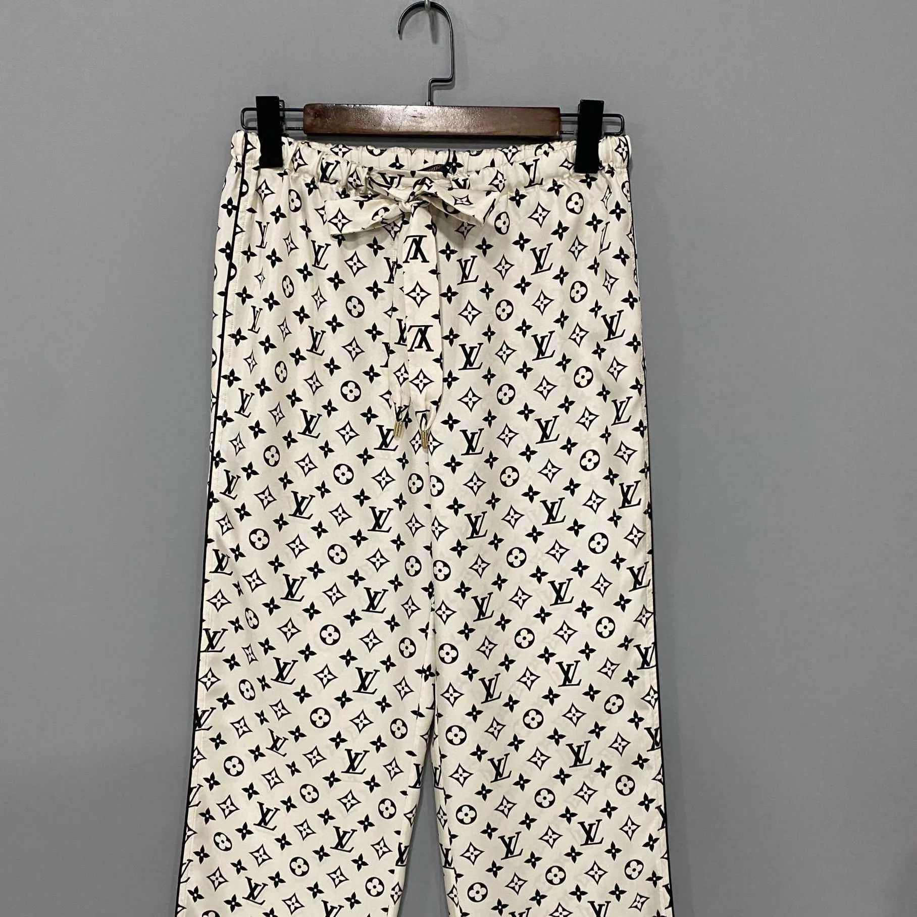 Louis Vuitton LV 95 New silk pants 36 Size 26" / US 2 / IT 38 - 2 Thumbnail