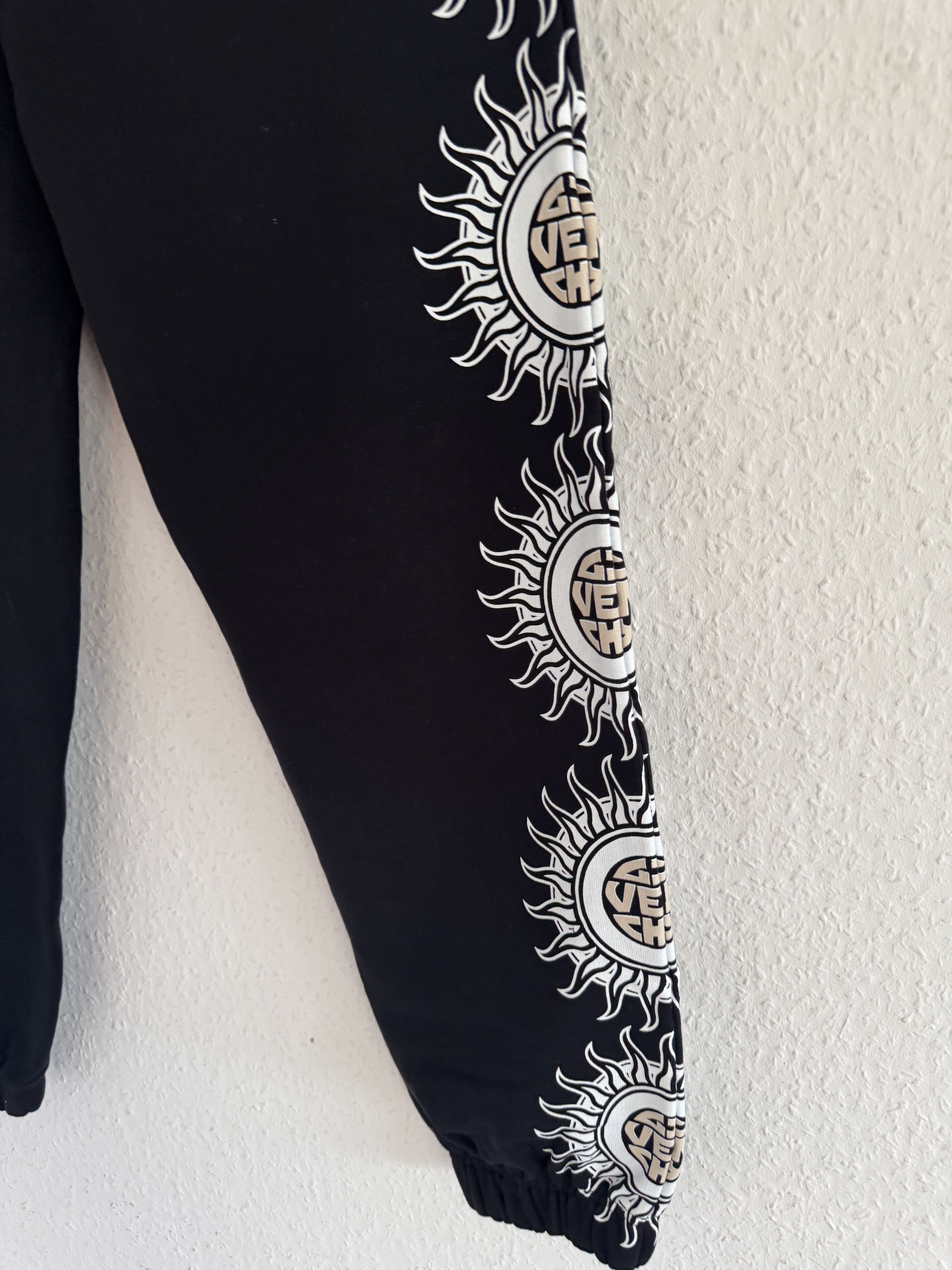 Givenchy Givenchy Black Sun Logo Joggers Size US 32 / EU 48 - 10 Thumbnail