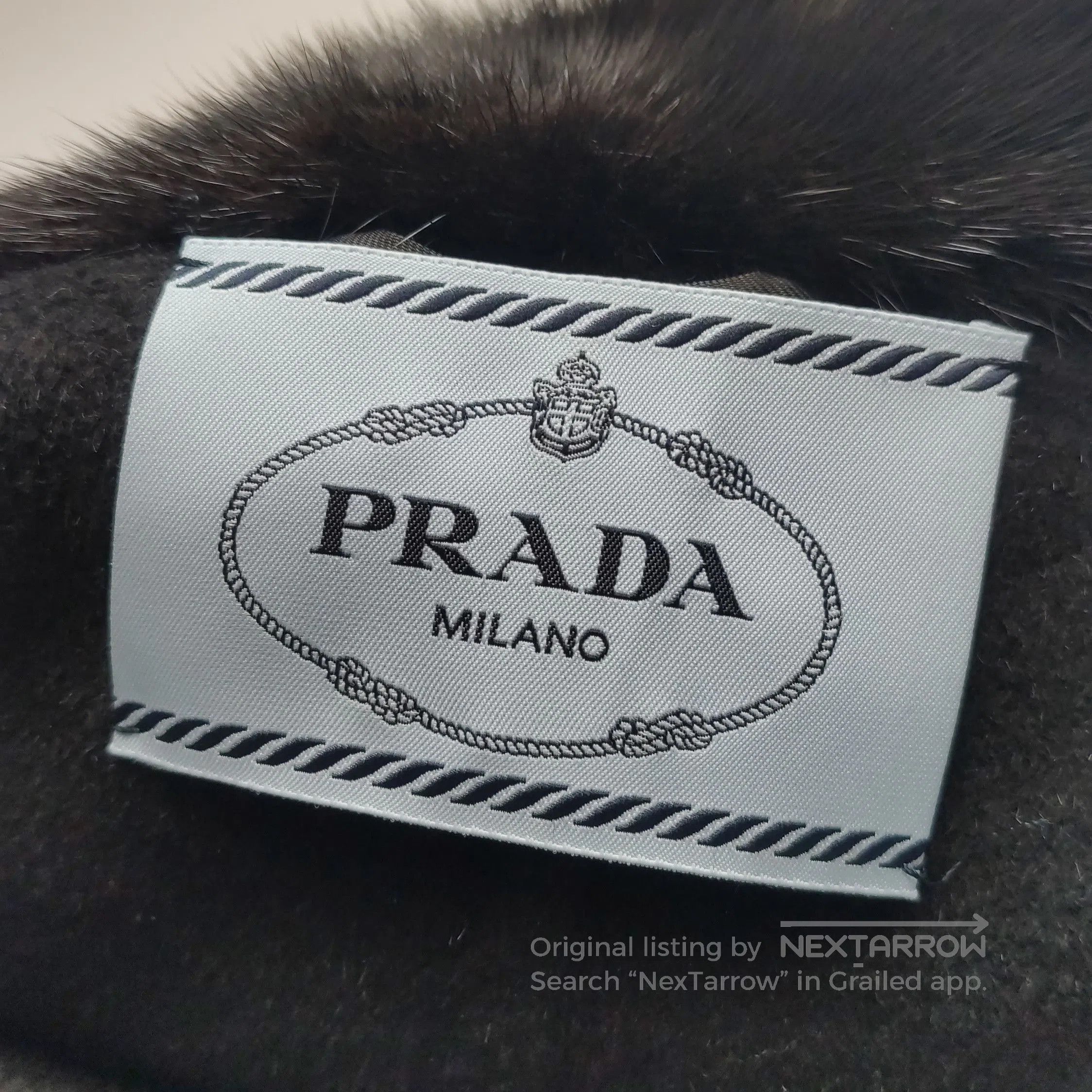 Prada Prada Double-Breasted Wool Coat with Fur Collar . Size US XXS / EU 40 - 8 Thumbnail