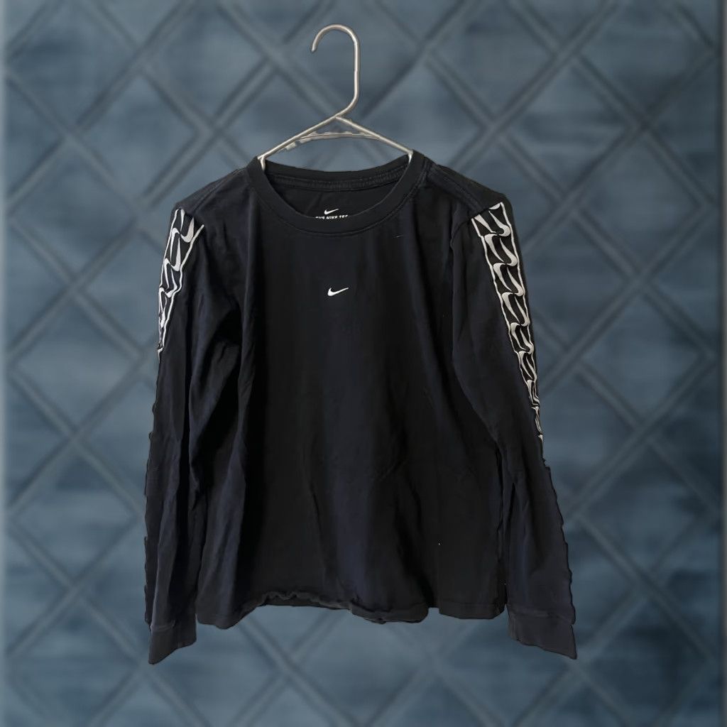 Nike Nike The Nike Tee Shirt Womens M Black Center Logo LS Tape Crew CQ4668-011 Size M / US 6-8 / IT 42-44 - 1 Thumbnail