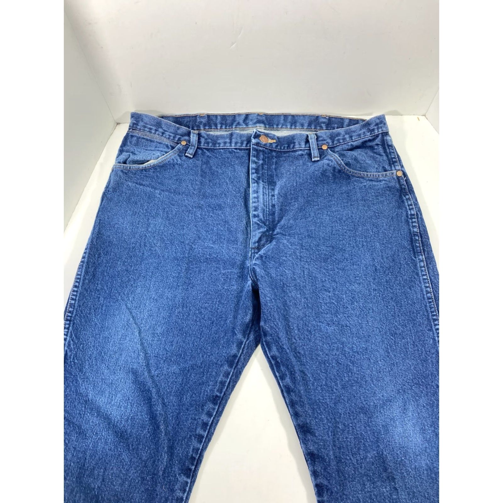 Wrangler Wrangler 13MWZ Straight Jeans Mens 40X30 Medium Wash Blue Denim Classic 5-Pocket Size US 40 / EU 56 - 5 Thumbnail
