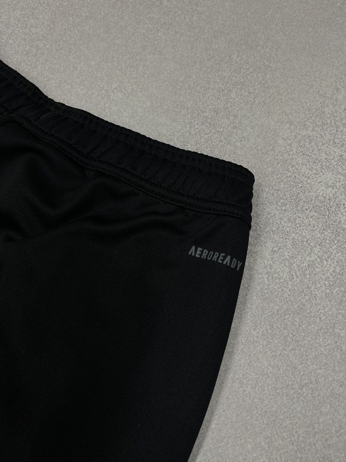 Adidas Mens Adidas Celtic Black Sweatpants Aeroready Soccer Jersey Size US 30 / EU 46 - 9 Thumbnail