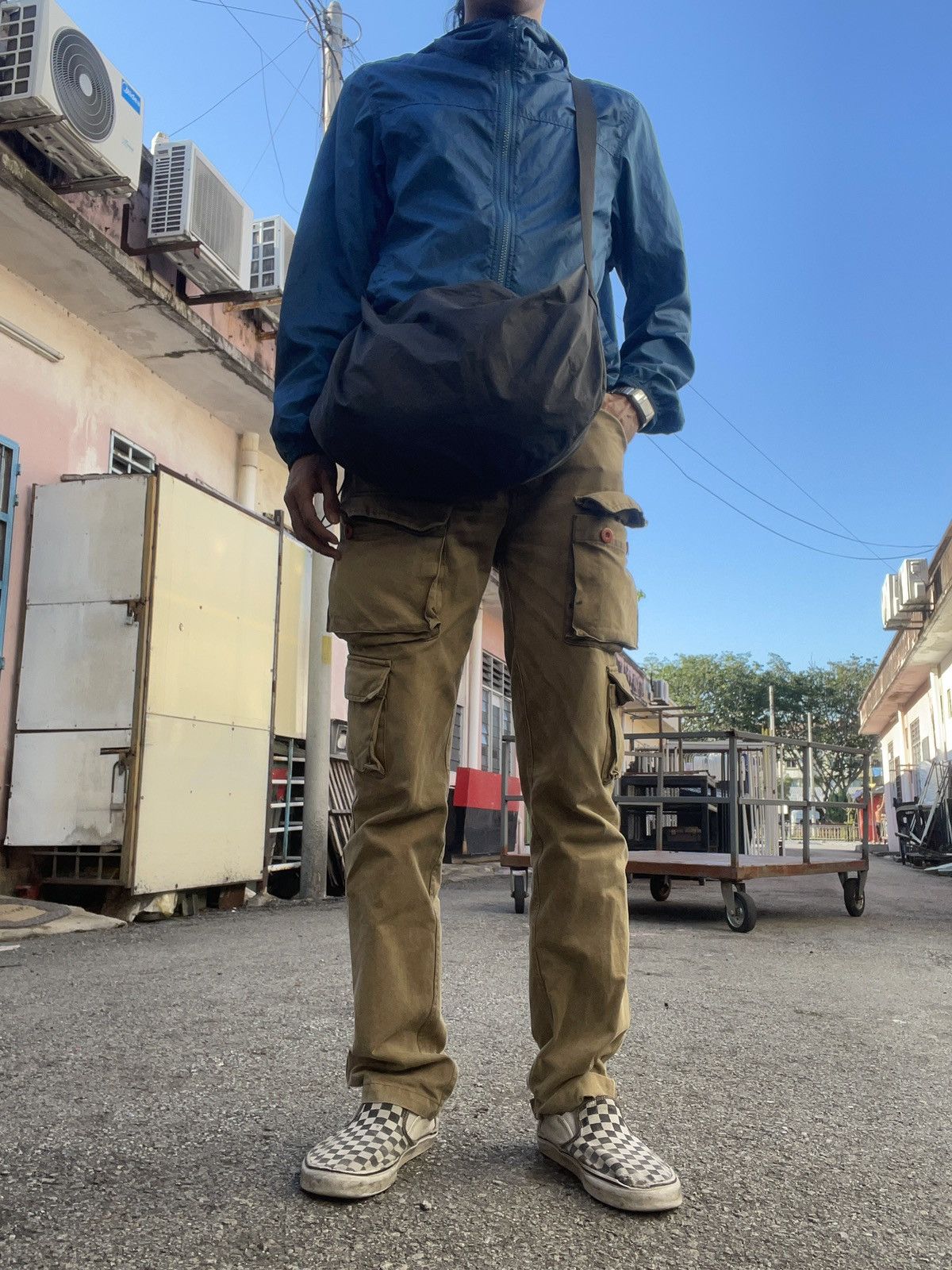 Japanese Brand × Jun Takahashi Undercover x uniqlo Sling Bag Size ONE SIZE - 5 Thumbnail
