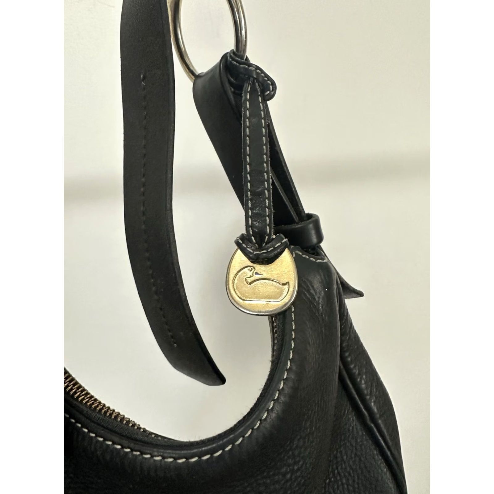 Dooney & Bourke VINTAGE Dooney & Bourke 1975 Black Leather Bag Hand Bag Shoulder Purse Satchel/Top Handle Bag Womens Small Zip Closure Size ONE SIZE - 4 Thumbnail