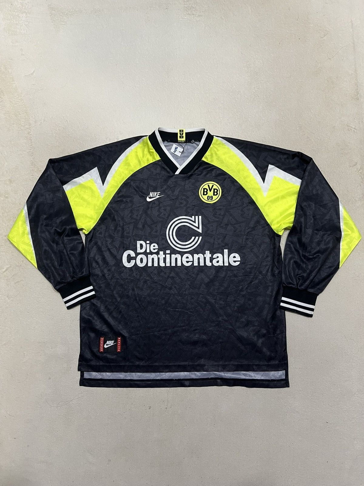 Nike Borussia Dortmund 1995/1996 Nike Away Longsleeve Jersey Size US XL / EU 56 / 4 - 1 Thumbnail