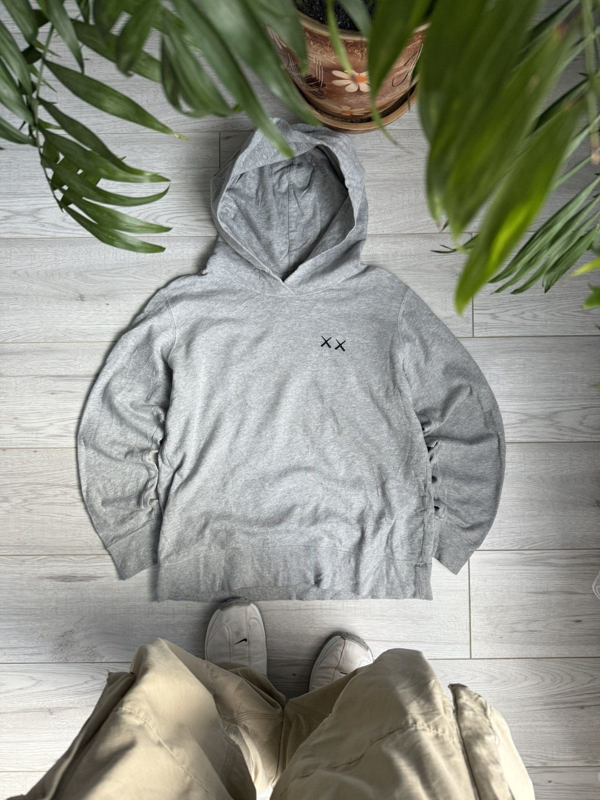 Kaws × Uniqlo Hoodie Uniqclo x kaws Size US M / EU 48-50 / 2 - 1 Thumbnail