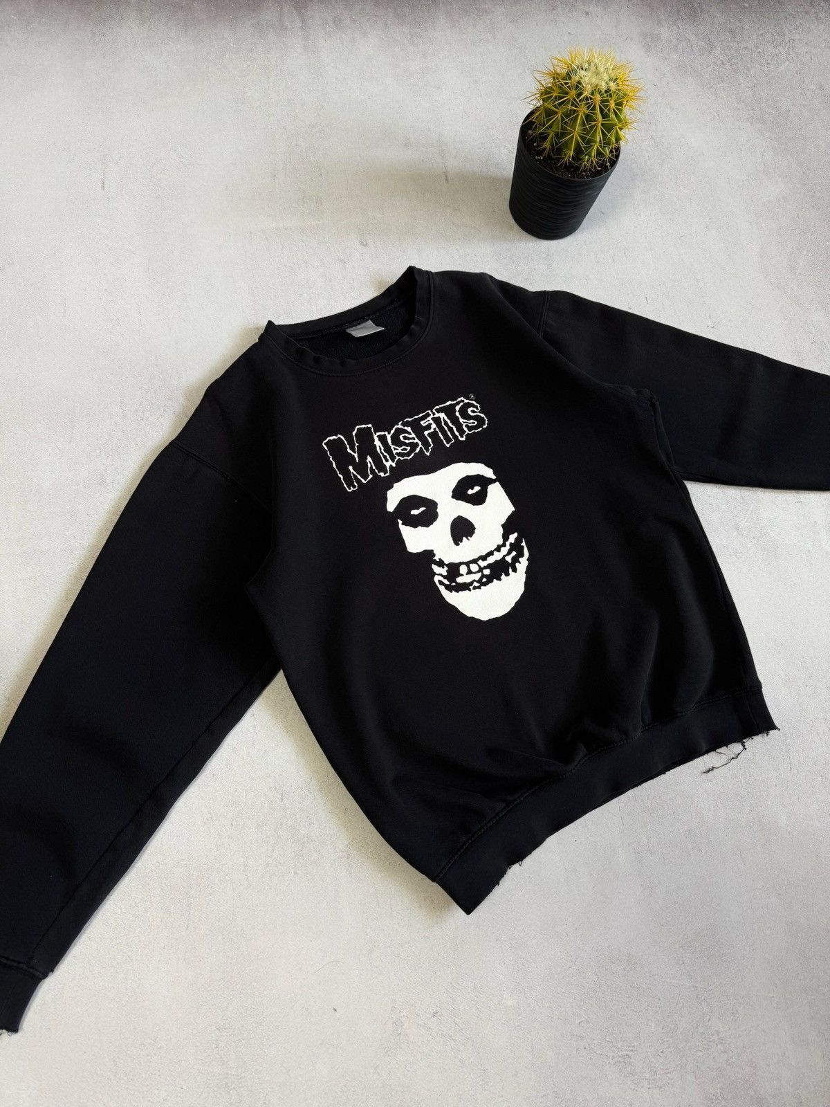 Misfits Vintage Misfits Sweatshirt Big Logo Black Distressed 90s Size US S / EU 44-46 / 1 - 7 Thumbnail
