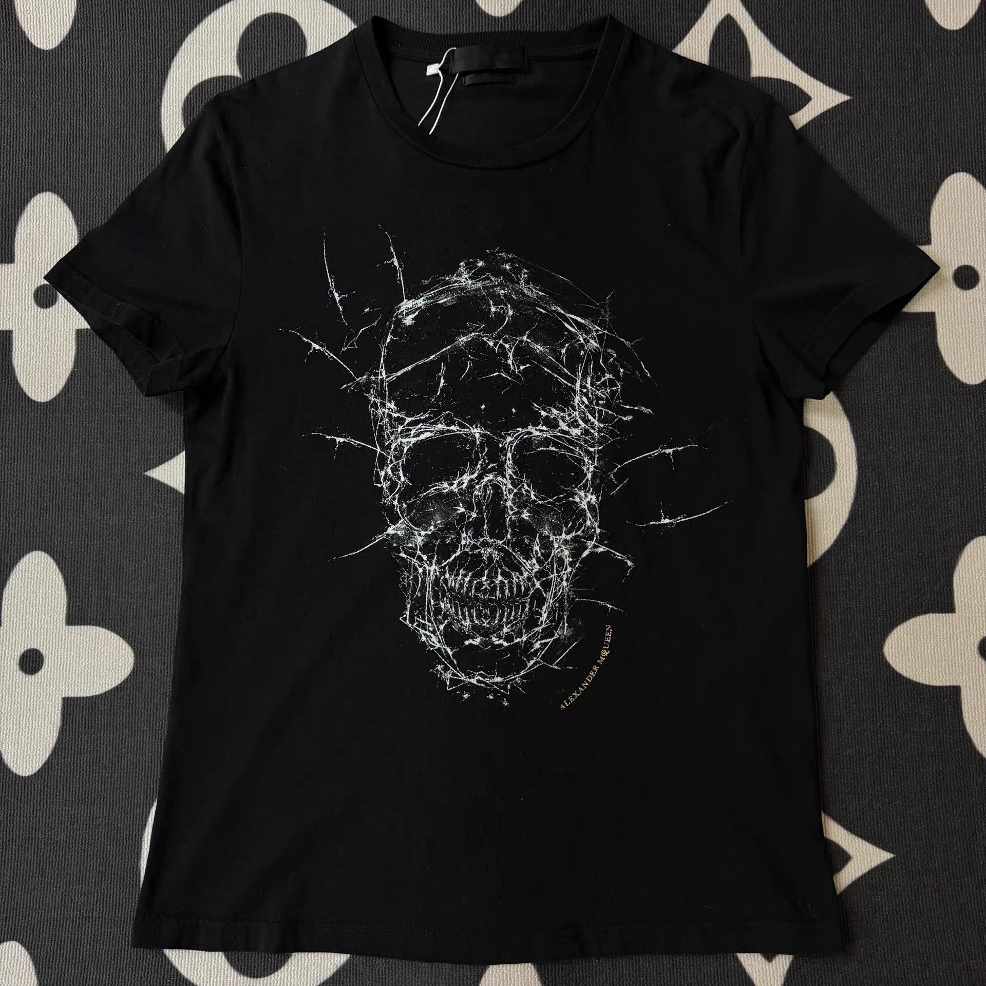 Alexander McQueen Alexander McQueen Black Skull Print Short Sleeve Tee Q10 Size US S / EU 44-46 / 1 - 1 Thumbnail