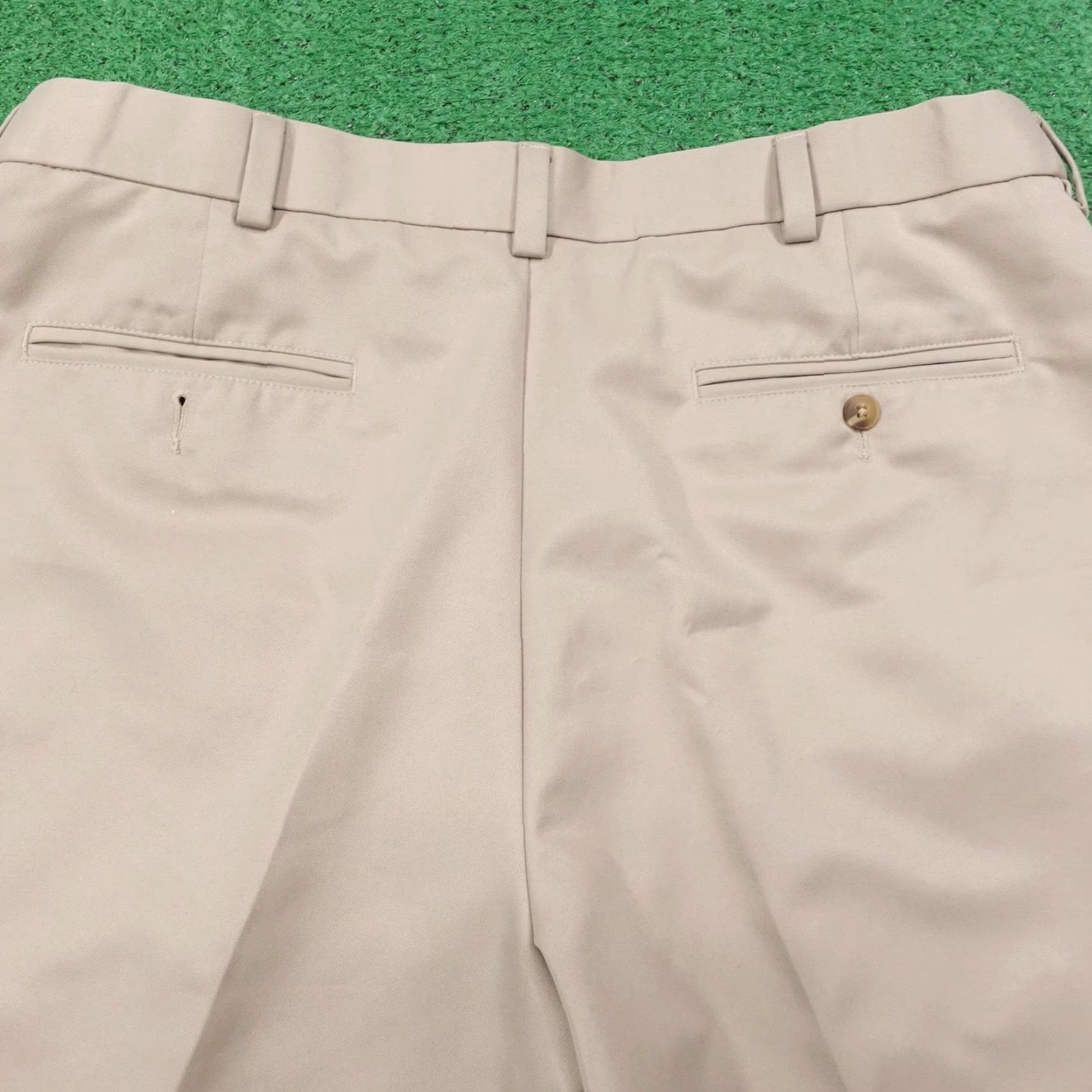 Roundtree & Yorke Roundtree & Yorke Shorts Mens 38 Classic Flat Front Easy Care Polyester Khaki Golf Casual Mens Size US 38 / EU 54 - 5 Thumbnail