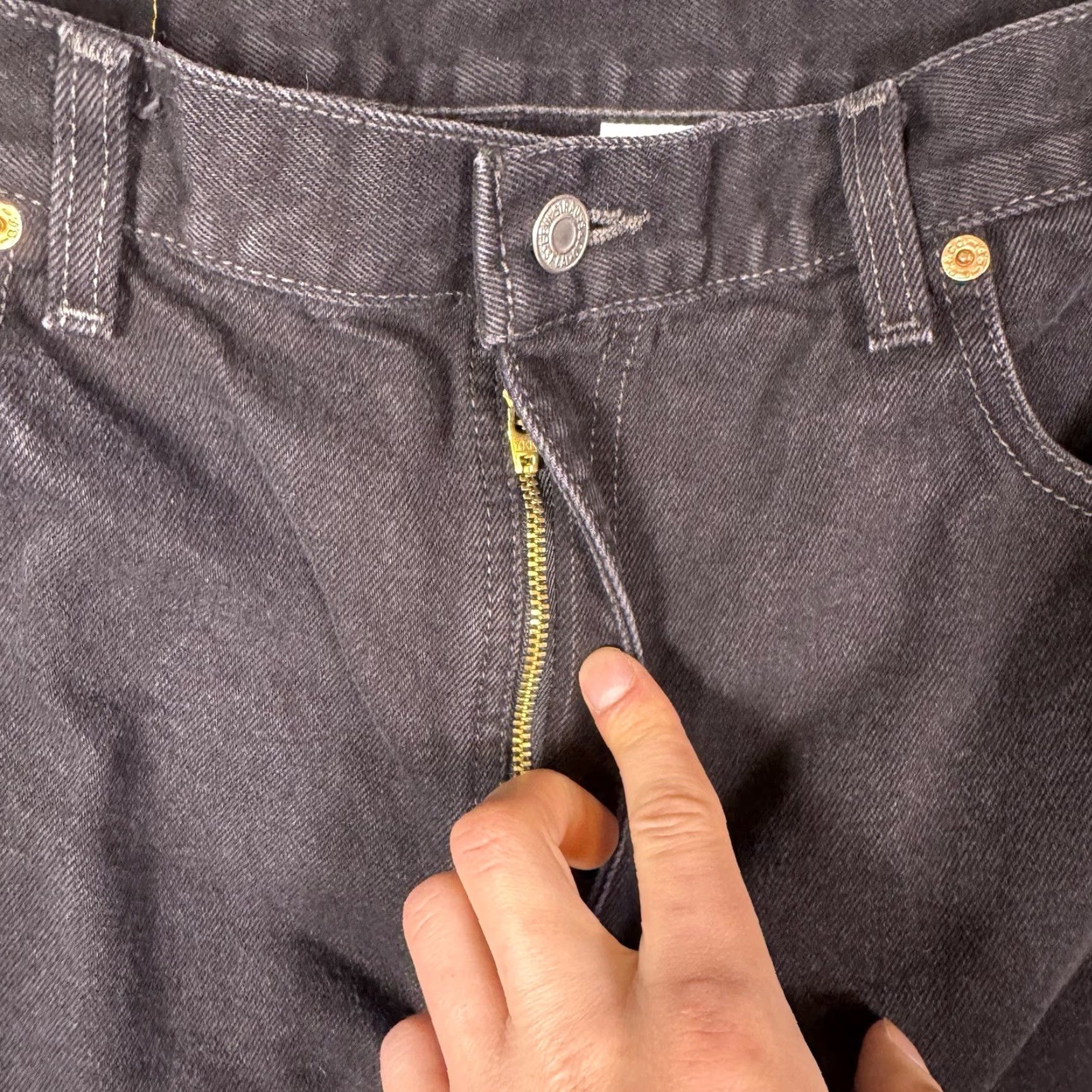 Levi's VINTAGE Levi's 505 Jeans Men 38x32 Paper Tag 1999 Canada Charcoal Wash Distressed Reg Straight Shirt Pants? Size US 38 / EU 54 - 3 Thumbnail