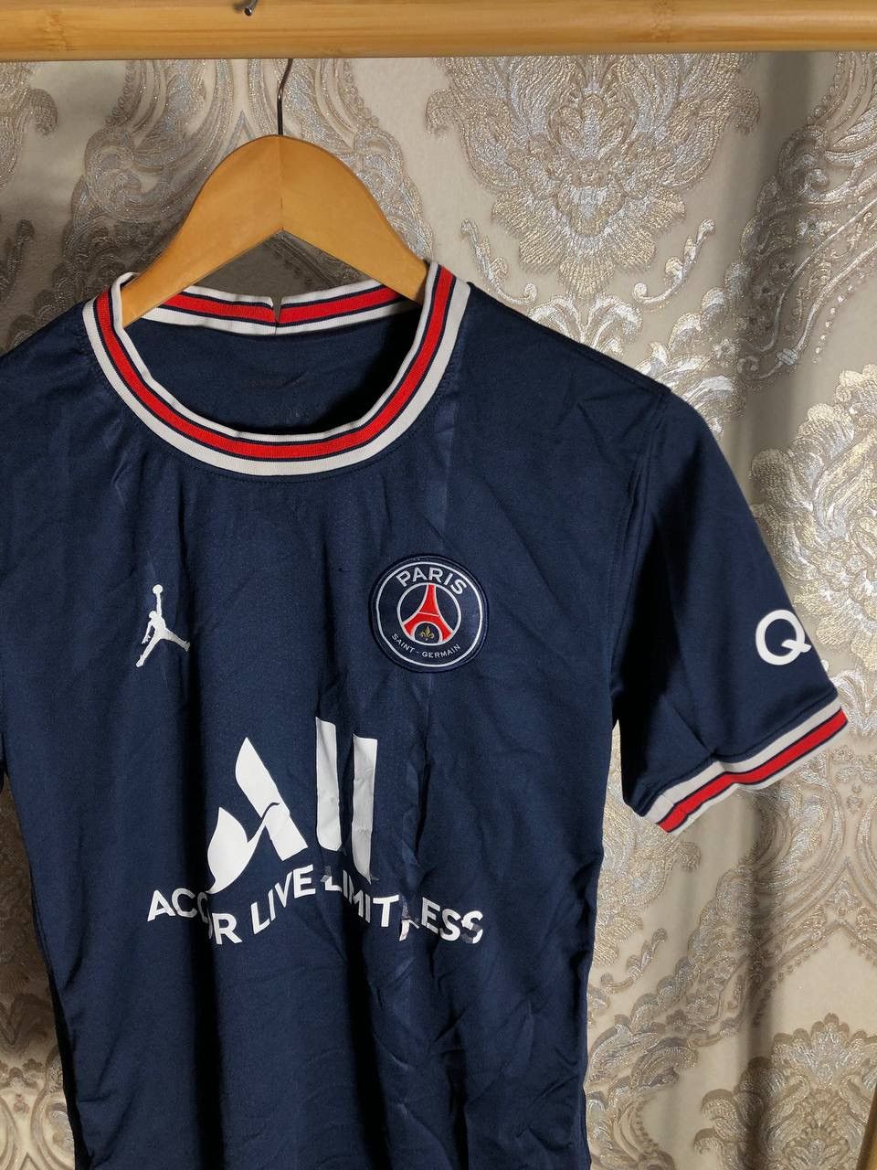 Jordan Brand VINTAGE NIKE JORDAN FC PSG PARIS FRANCE SOCCER JERSEY RETRO Size US S / EU 44-46 / 1 - 3 Thumbnail