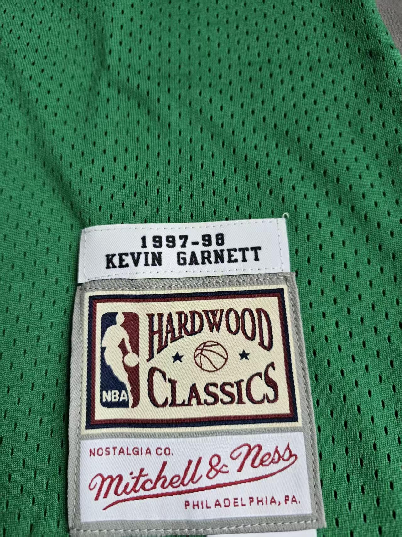 NBA #21 Kevin Garnett Jersey Timberwolves 1997 98 Size US L / EU 52-54 / 3 - 3 Thumbnail