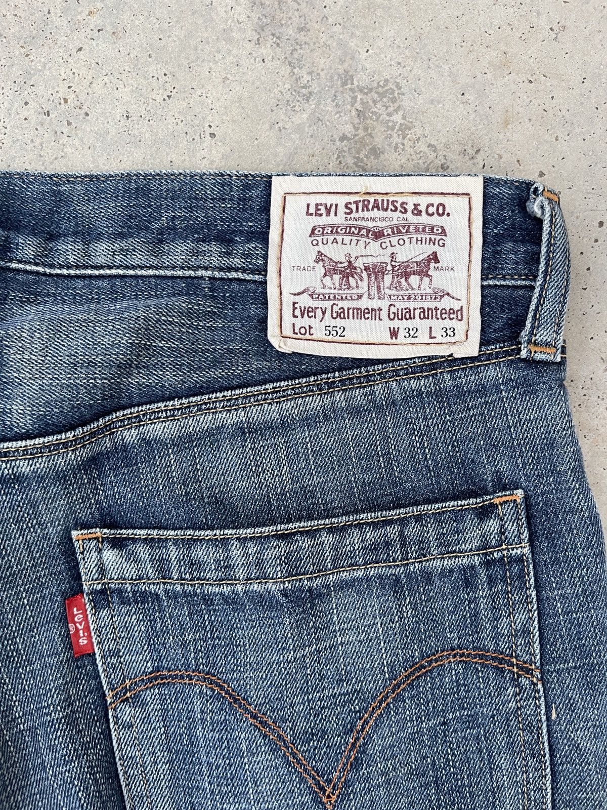 Levi's × Levi's Vintage Clothing × Vintage Levi’s 552 Vintage Y2K Faded Blue Denim Jeans Size US 32 / EU 48 - 9 Thumbnail