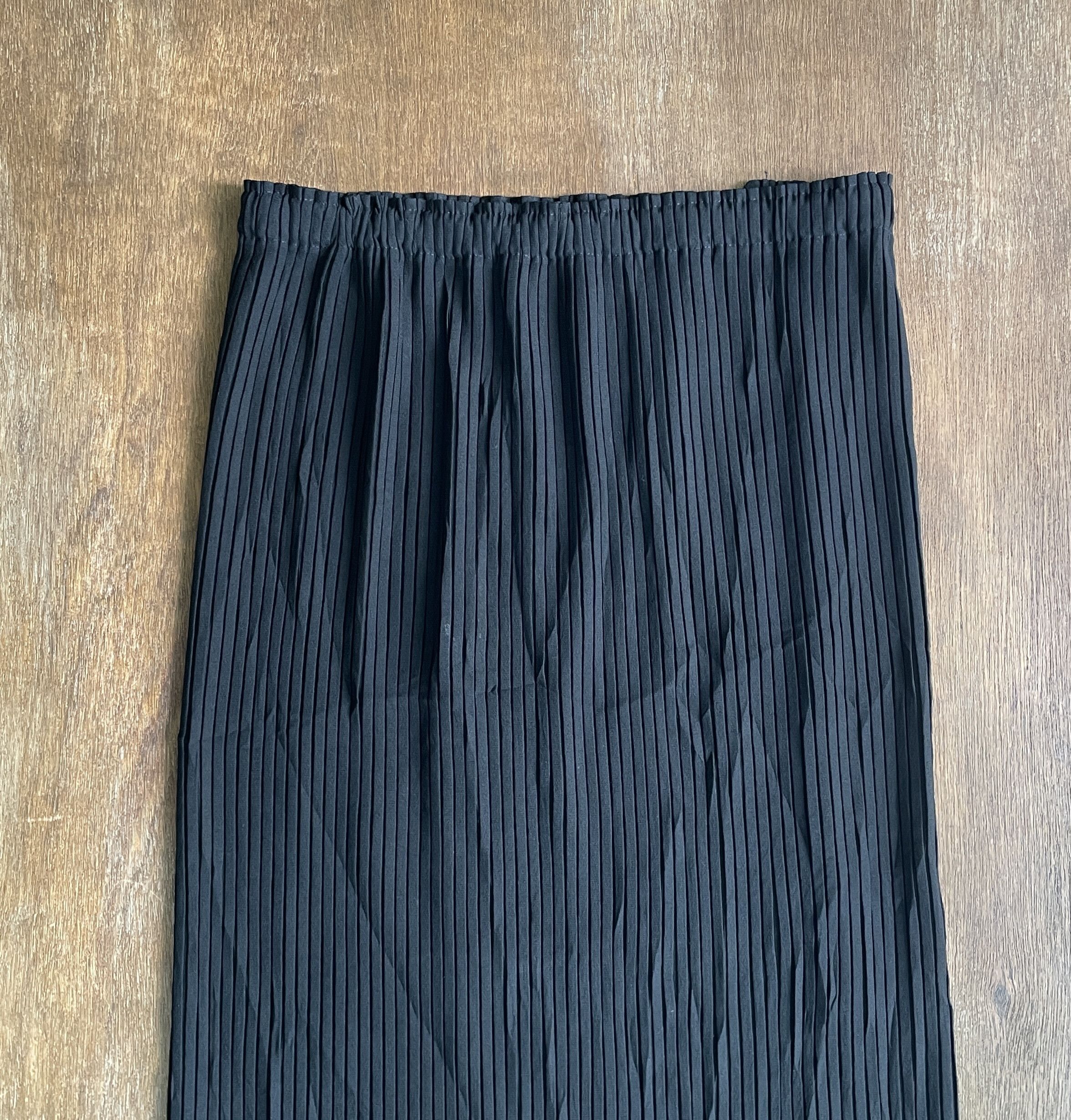 Issey Miyake ISSEY MIYAKE ÉTÉ Black Pleats Please Midi Skirt Size 29" - 2 Thumbnail