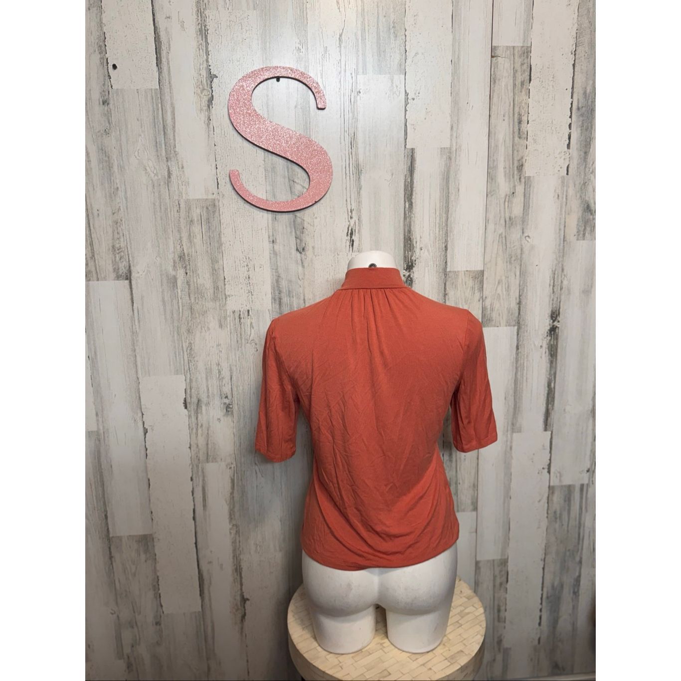 Other Tahari Rust Mock Neck Keyhole Blouse | Soft Stretchy Short Sleeve Top Size Small Size S / US 4 / IT 40 - 3 Thumbnail