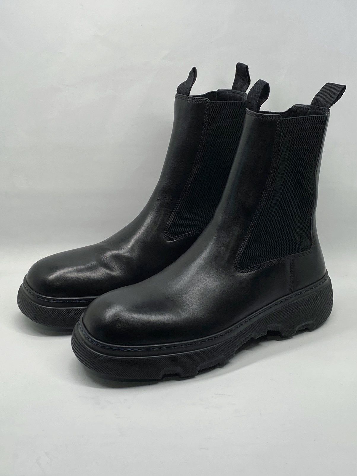 Burberry Burberry leather Chelsea boots size 43/us size 10 Size US 10 / EU 43 - 1 Thumbnail
