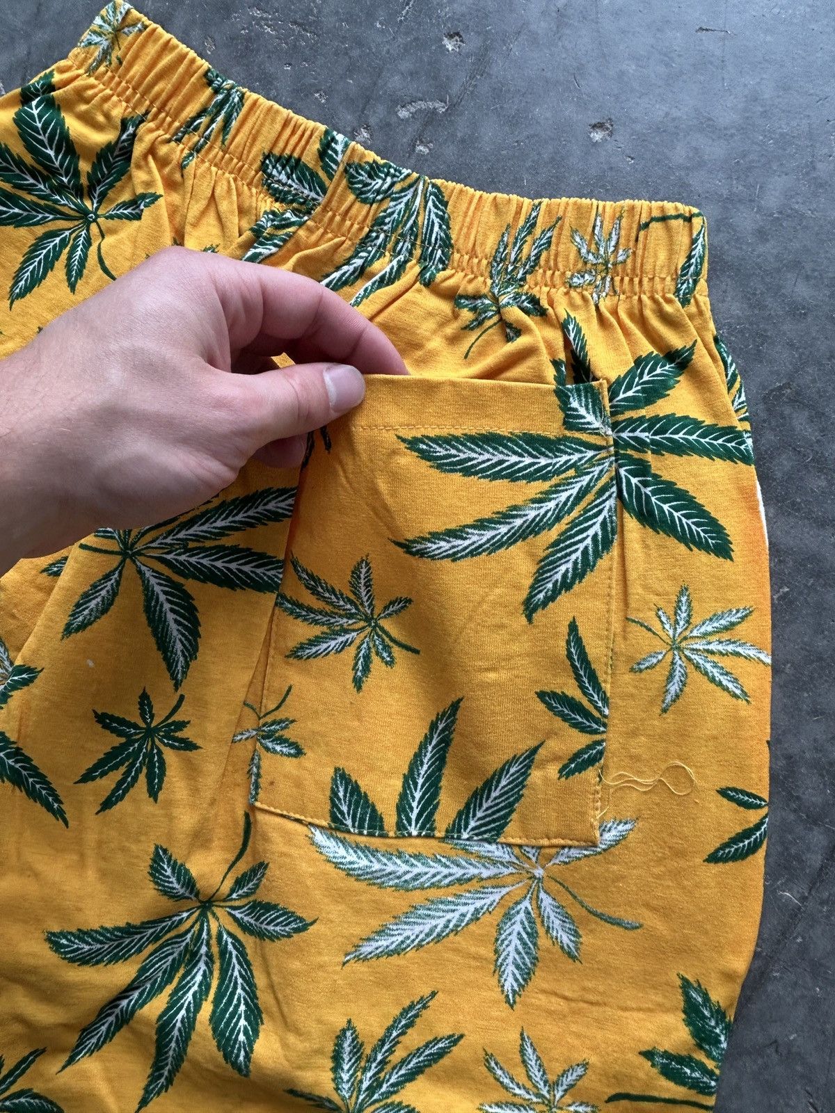 Vintage Vintage 90s Weed AOP Cotton Shorts Size US 29 - 5 Thumbnail