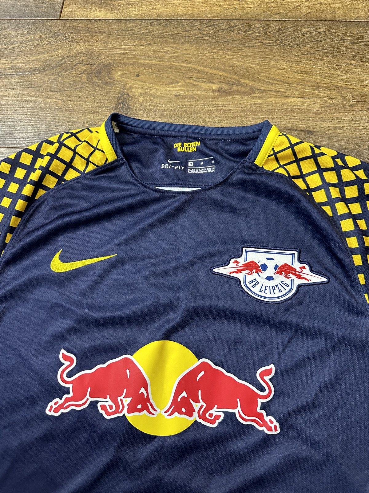 Nike RED BULL LEIPZIG SHIRT FOOTBALL JERSEY SOCCER TRIKOT KIT szM Size US M / EU 48-50 / 2 - 4 Thumbnail