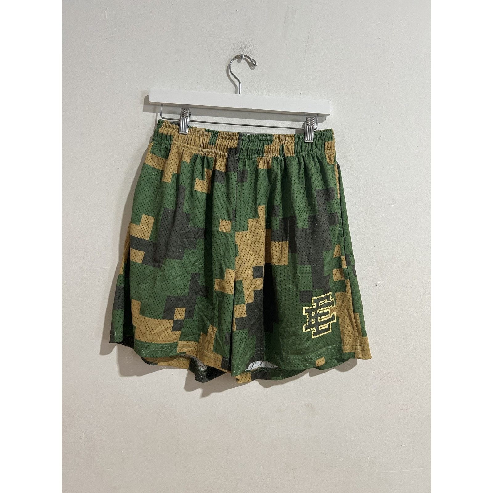 Eric Emanuel ERIC EMANUEL EE BASIC DIGI CAMO GREEN SHORTS SIZE XXL Size US 33 - 1 Thumbnail