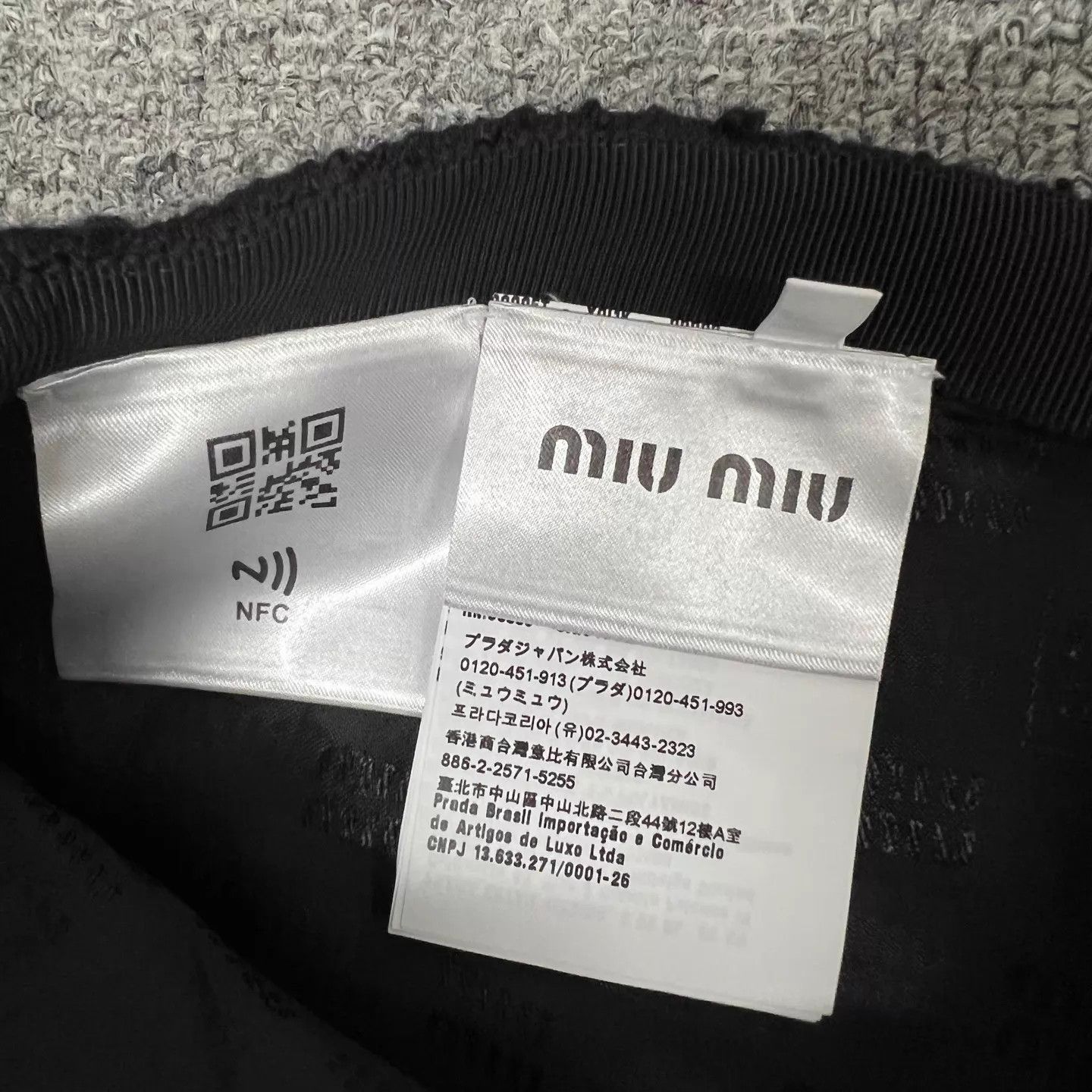 Miu Miu MIU MIU Gold Buckle Logo Low-Rise Black Mini Skirt 36 Size 25" / US 0 / IT 36 - 6 Thumbnail