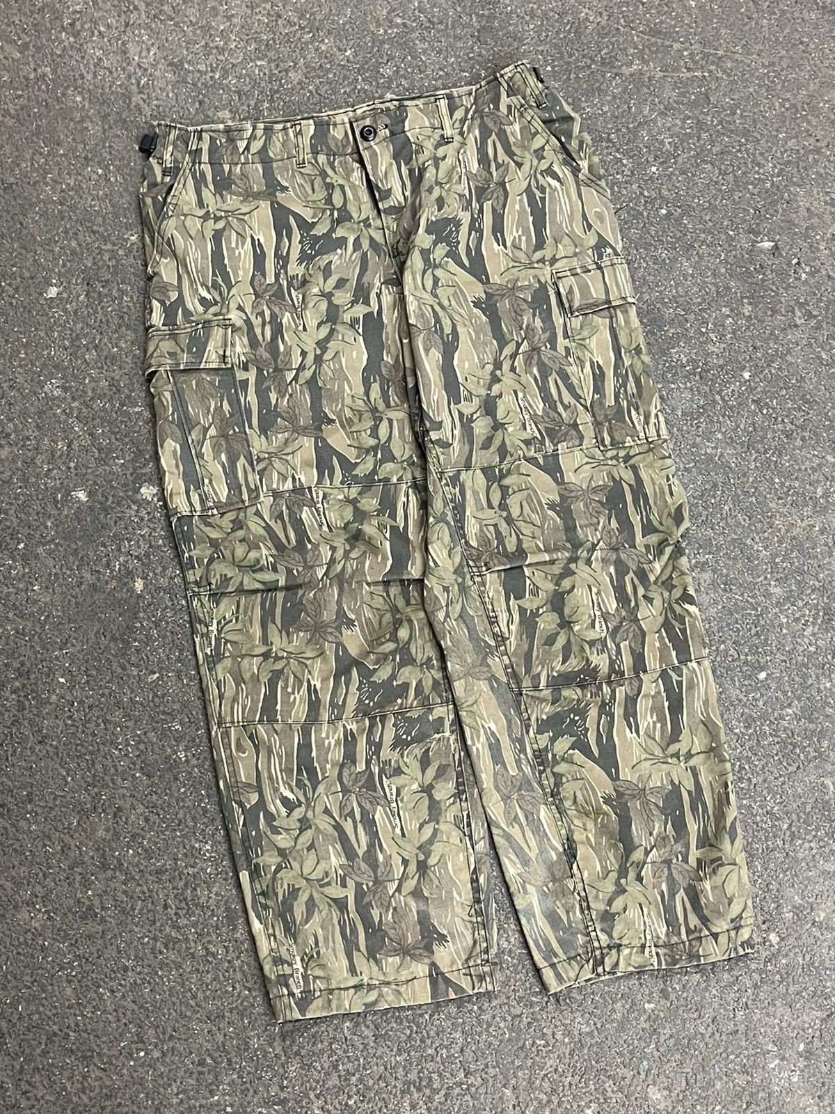Realtree × Vintage Realtree camo baggy fit cargo pants streetwear hype skater Size US 36 / EU 52 - 2 Thumbnail