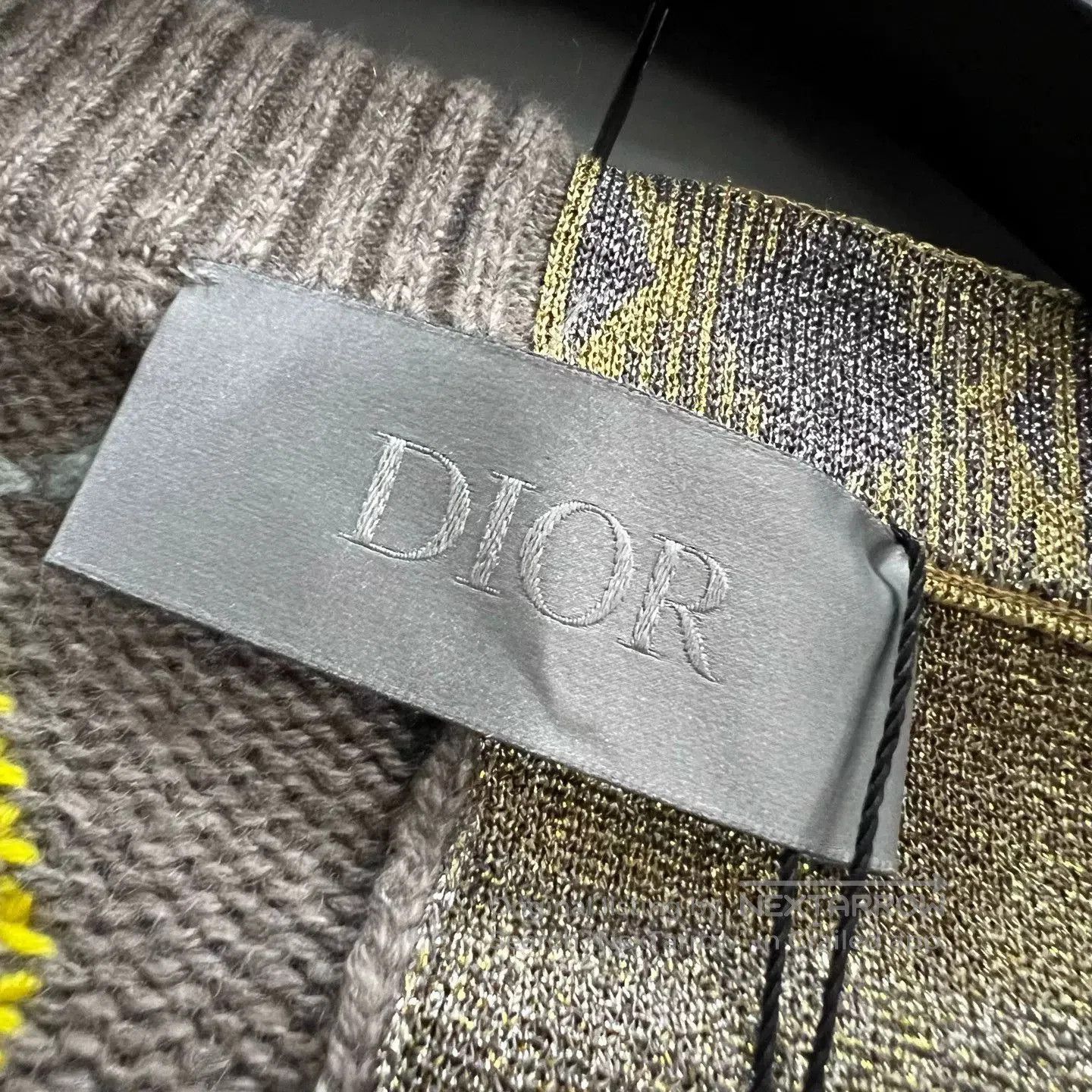 Dior dior v-neck knitted vest in diamond pattern. Size US XS / EU 42 / 0 - 4 Thumbnail