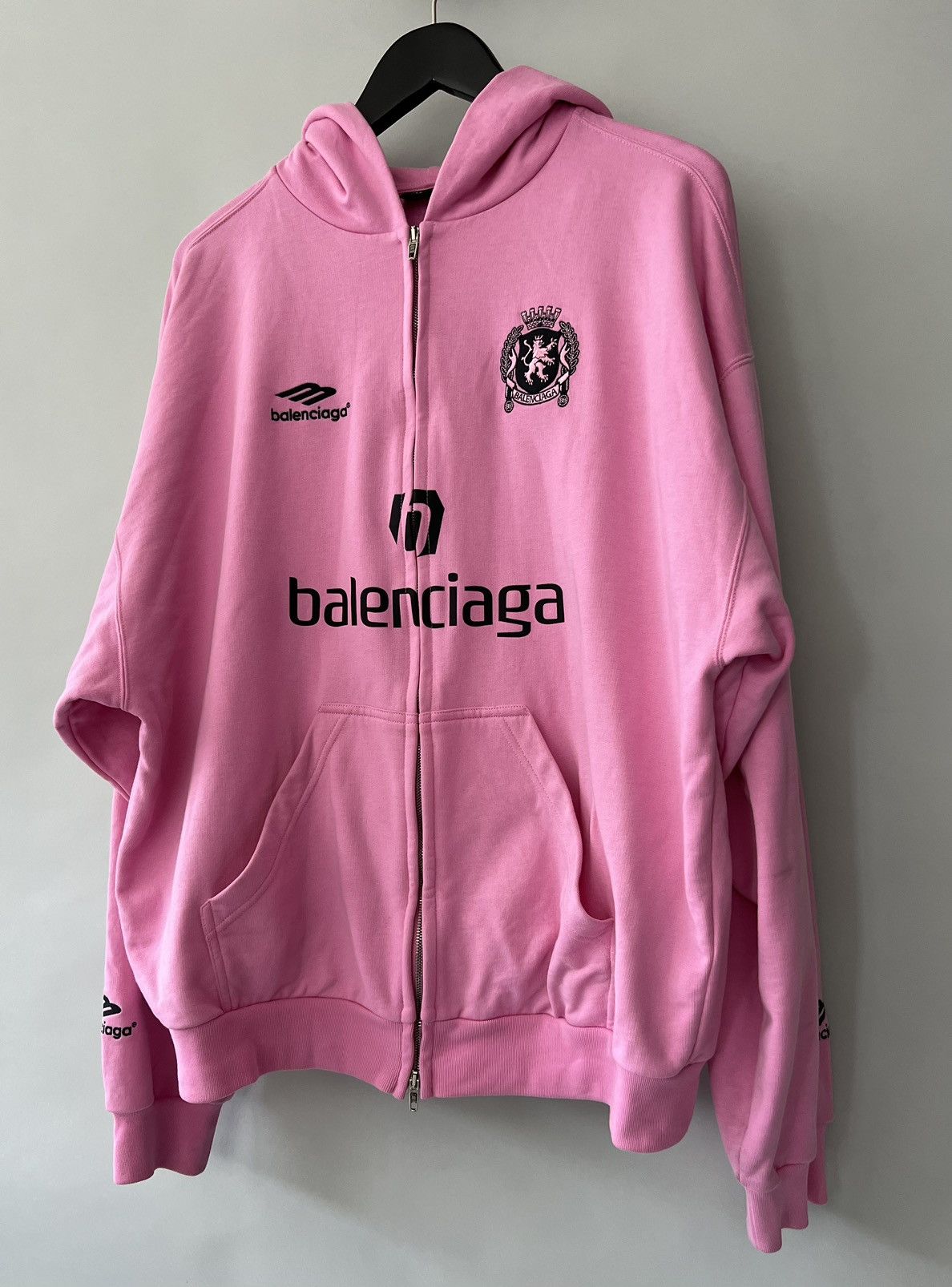BALENCIAGA SOCCER TOKYO ZIP HOODIE ブラック Balenciaga Doccer Zip Up Tokyo | TikTok