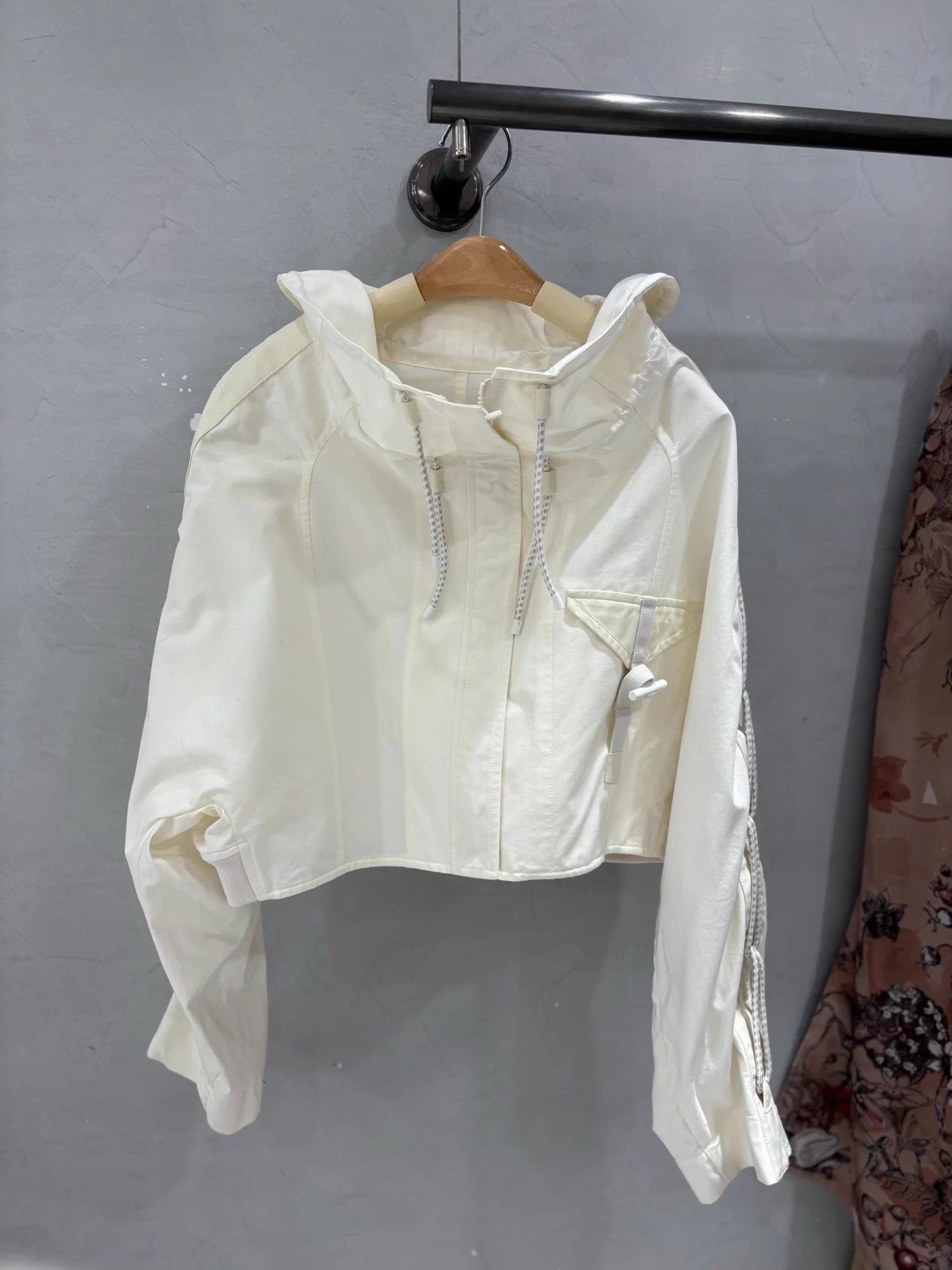 Hermes Hermes new hooded short jacket deadstock size 38 Size S / US 4 / IT 40 - 1 Thumbnail