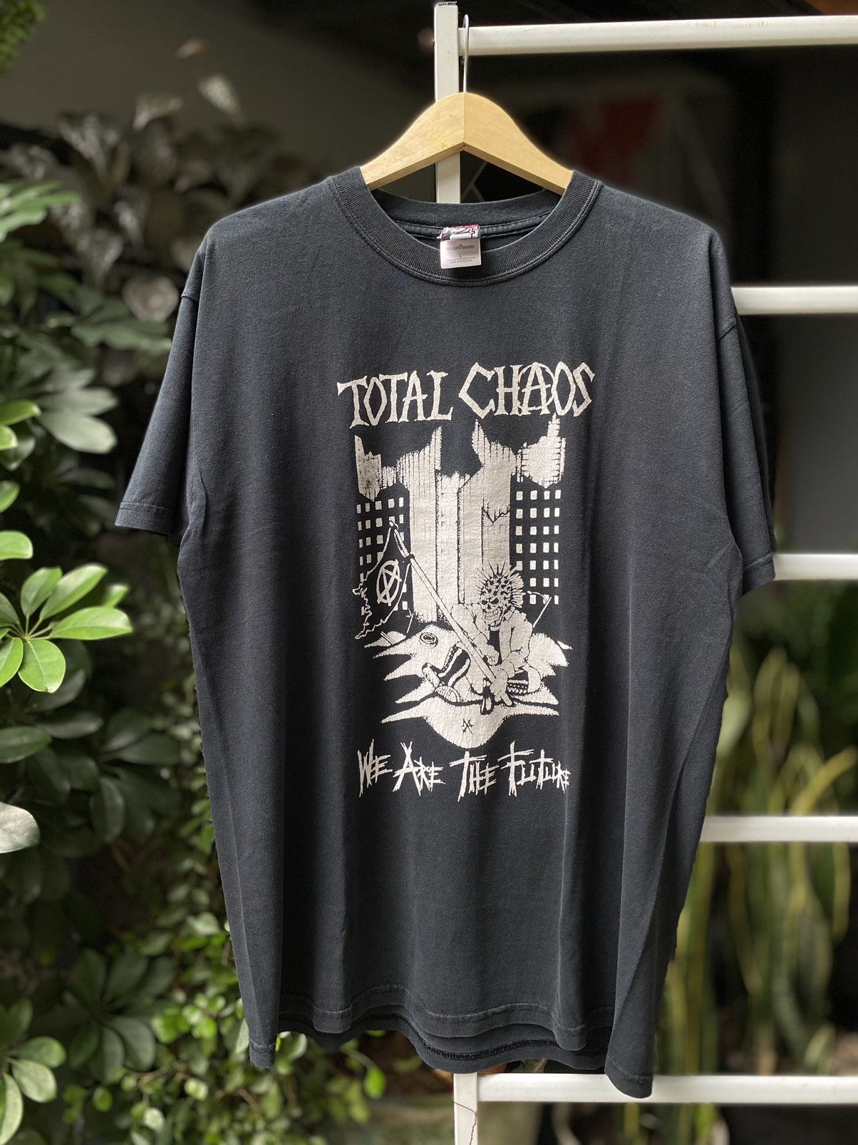 Band Tees Total chaos Size US L / EU 52-54 / 3 - 1 Thumbnail