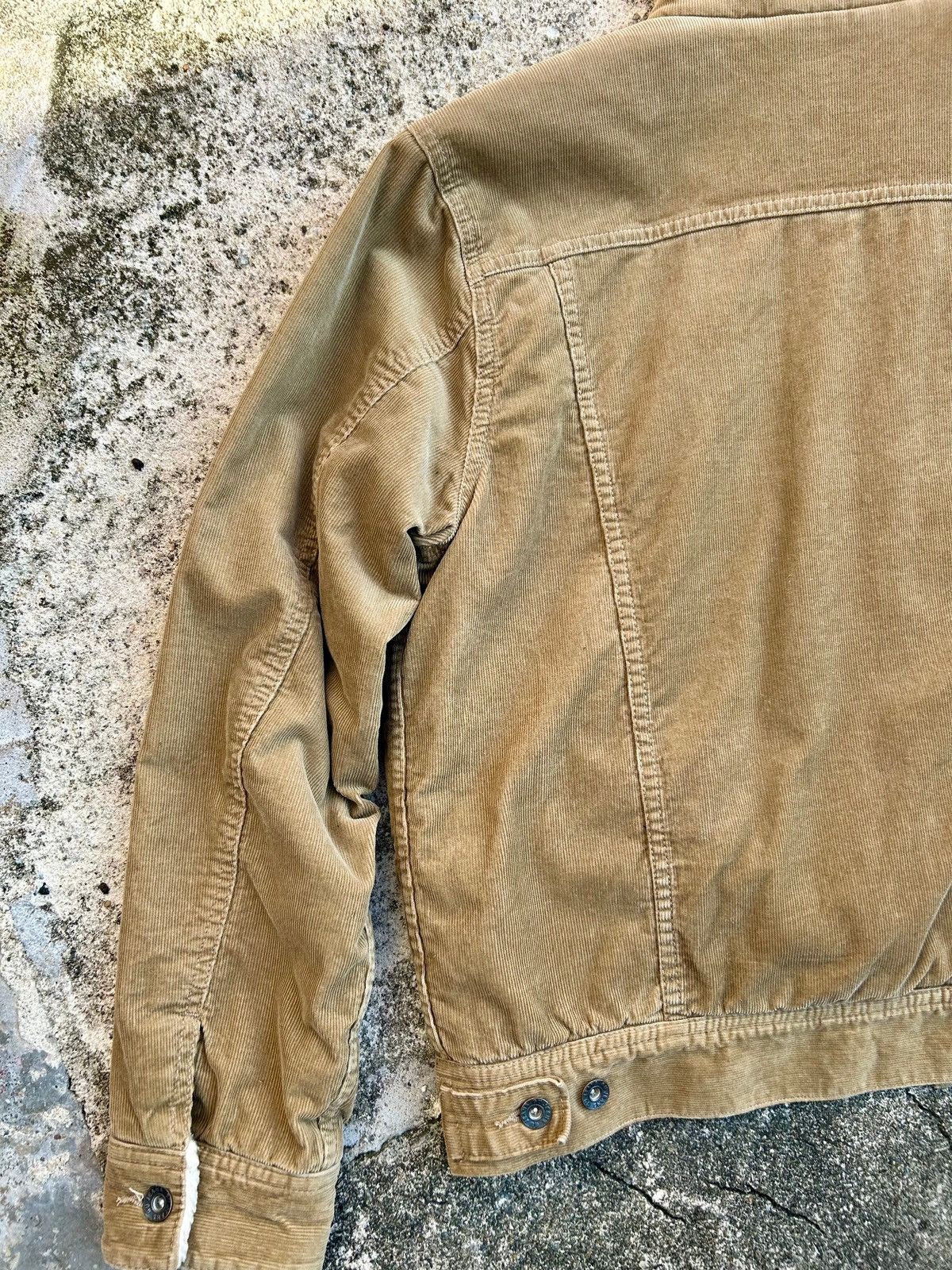 GU Vintage 1990s GU Corduroy Sherpa-Lined Trucker Jacket. Size US M / EU 48-50 / 2 - 16 Thumbnail