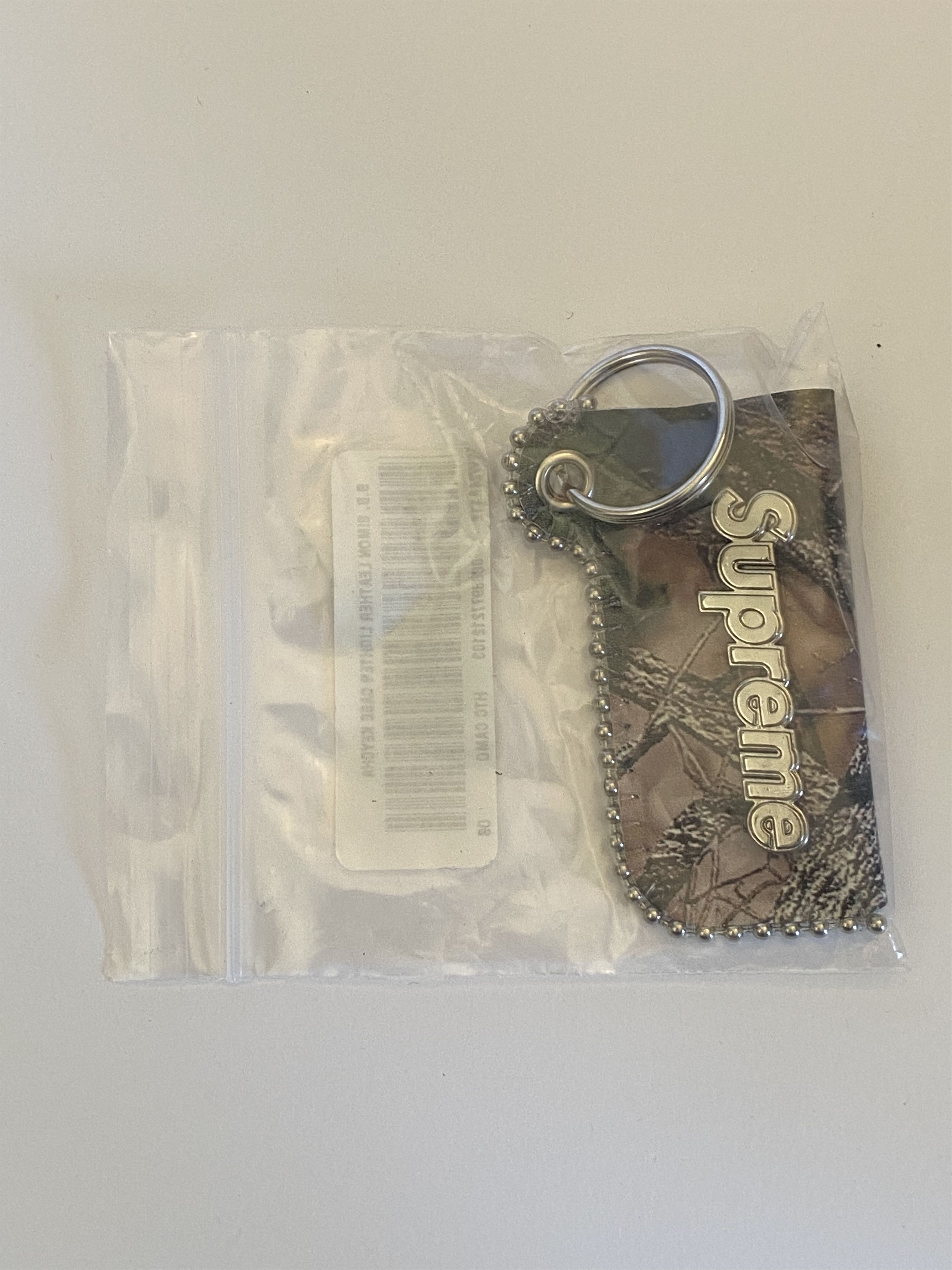 B.B. Simon × Supreme B.B. Simon Leather Lighter Cage Keychain - HTC Camo Size ONE SIZE - 2 Thumbnail