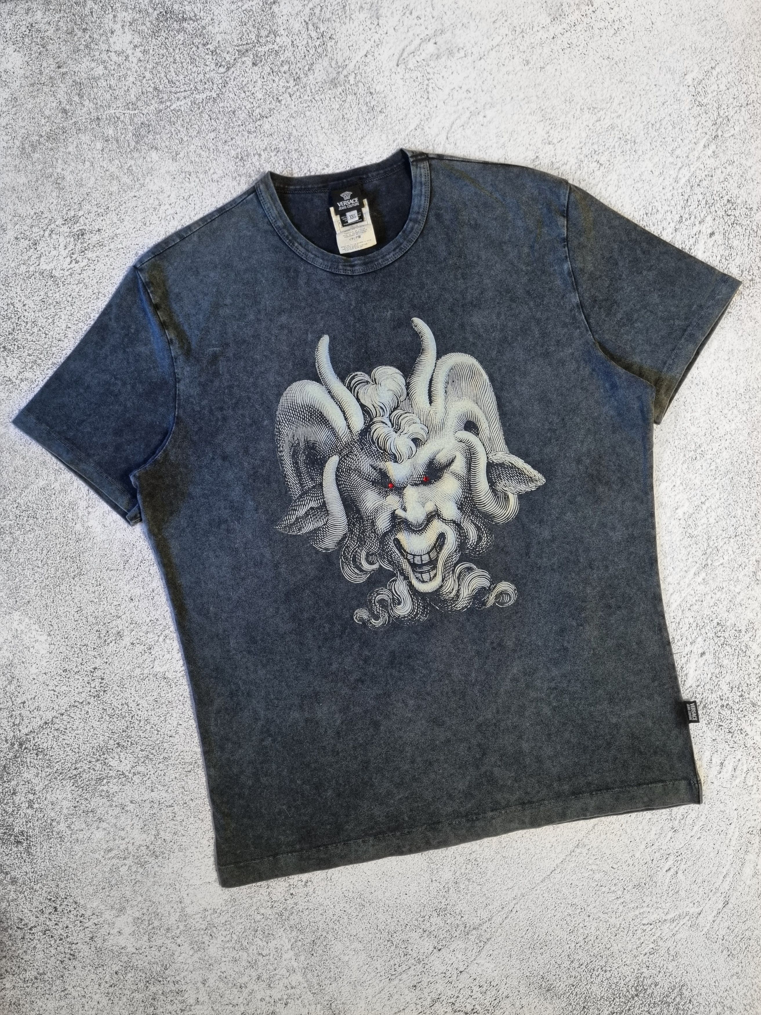 Versace × Vintage Rare Versace Red Crystal Eyes Demon T-Shirt Size US L / EU 52-54 / 3 - 2 Thumbnail