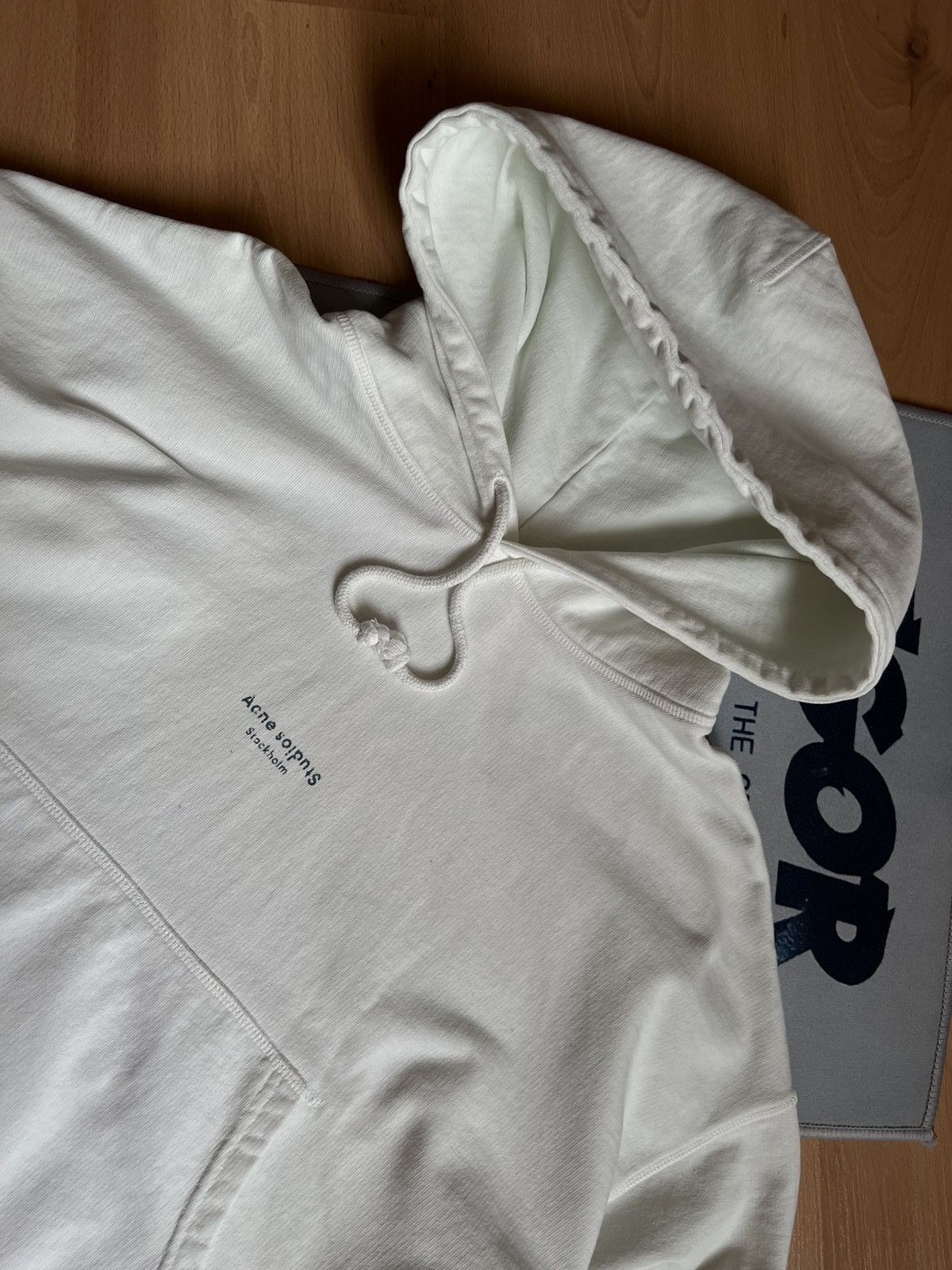 Acne Studios Acne Studios Stamp logo cropped boxy white hoodie XS-S Size US XS / EU 42 / 0 - 3 Thumbnail