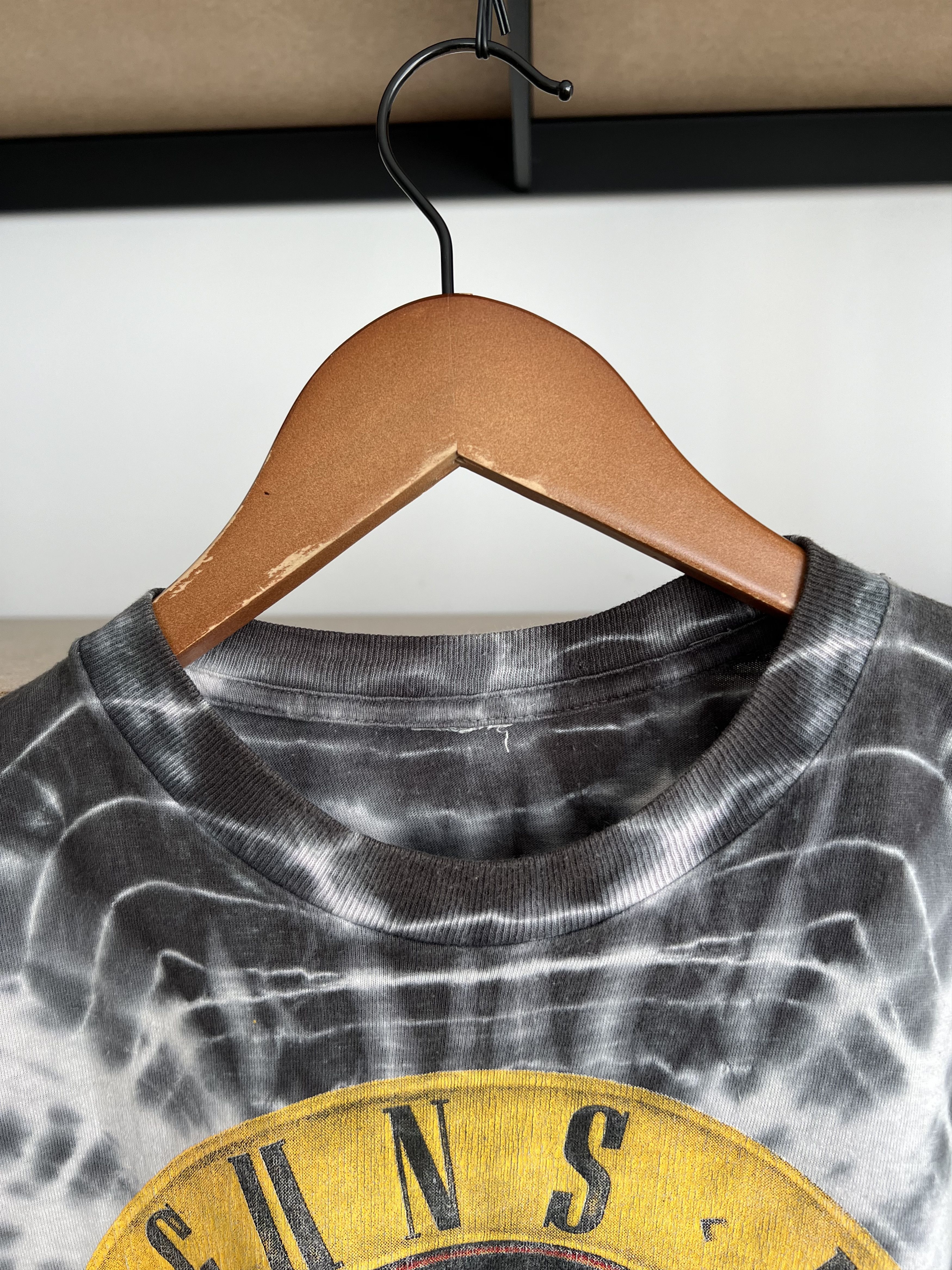 Band Tees Vintage 1987 Guns N Roses Symmetria Tie Dye T-shirt Size US L / EU 52-54 / 3 - 7 Thumbnail