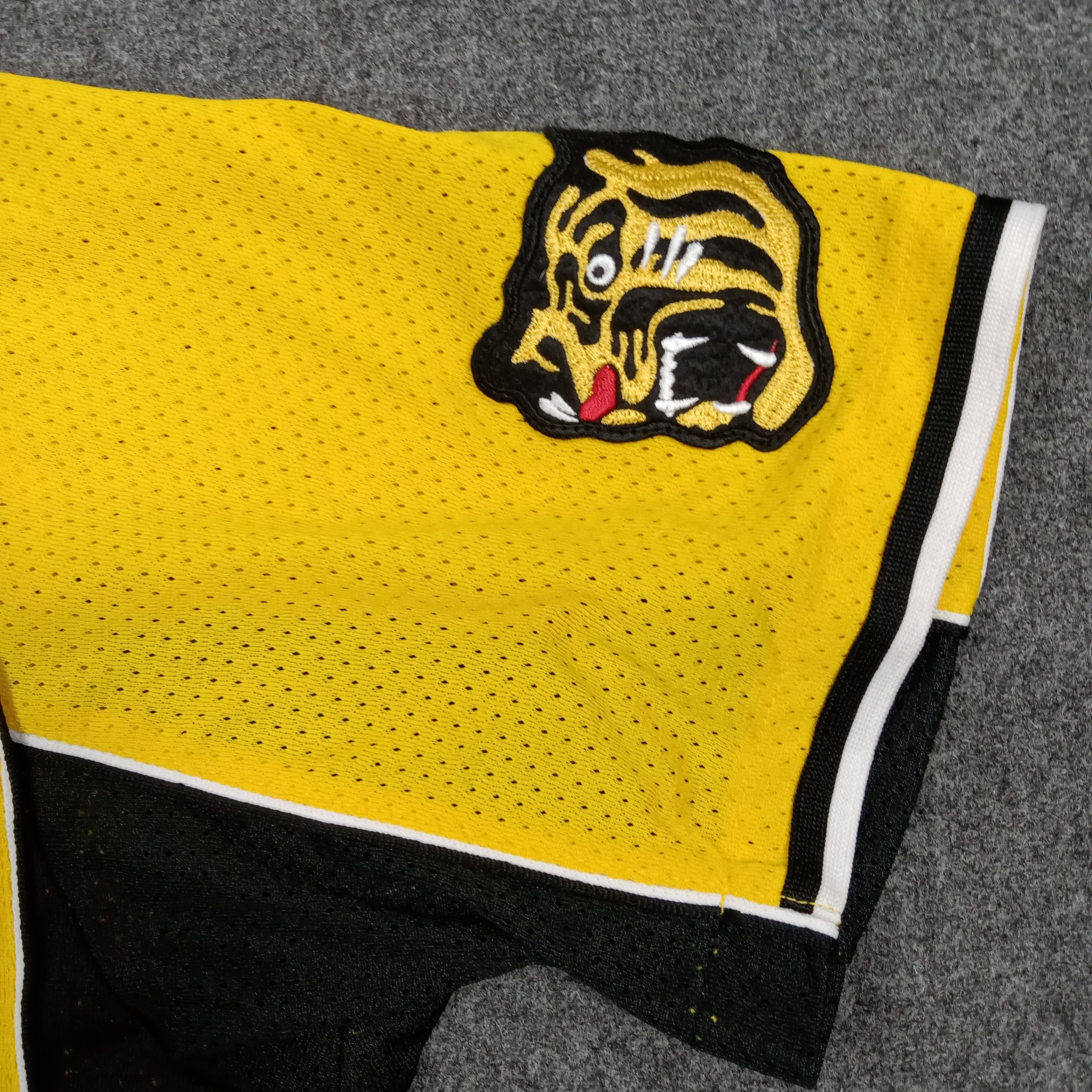Mizuno Hanshin Tigers Japanese Baseball Jersey Mizuno C294N28 Size US M / EU 48-50 / 2 - 4 Thumbnail