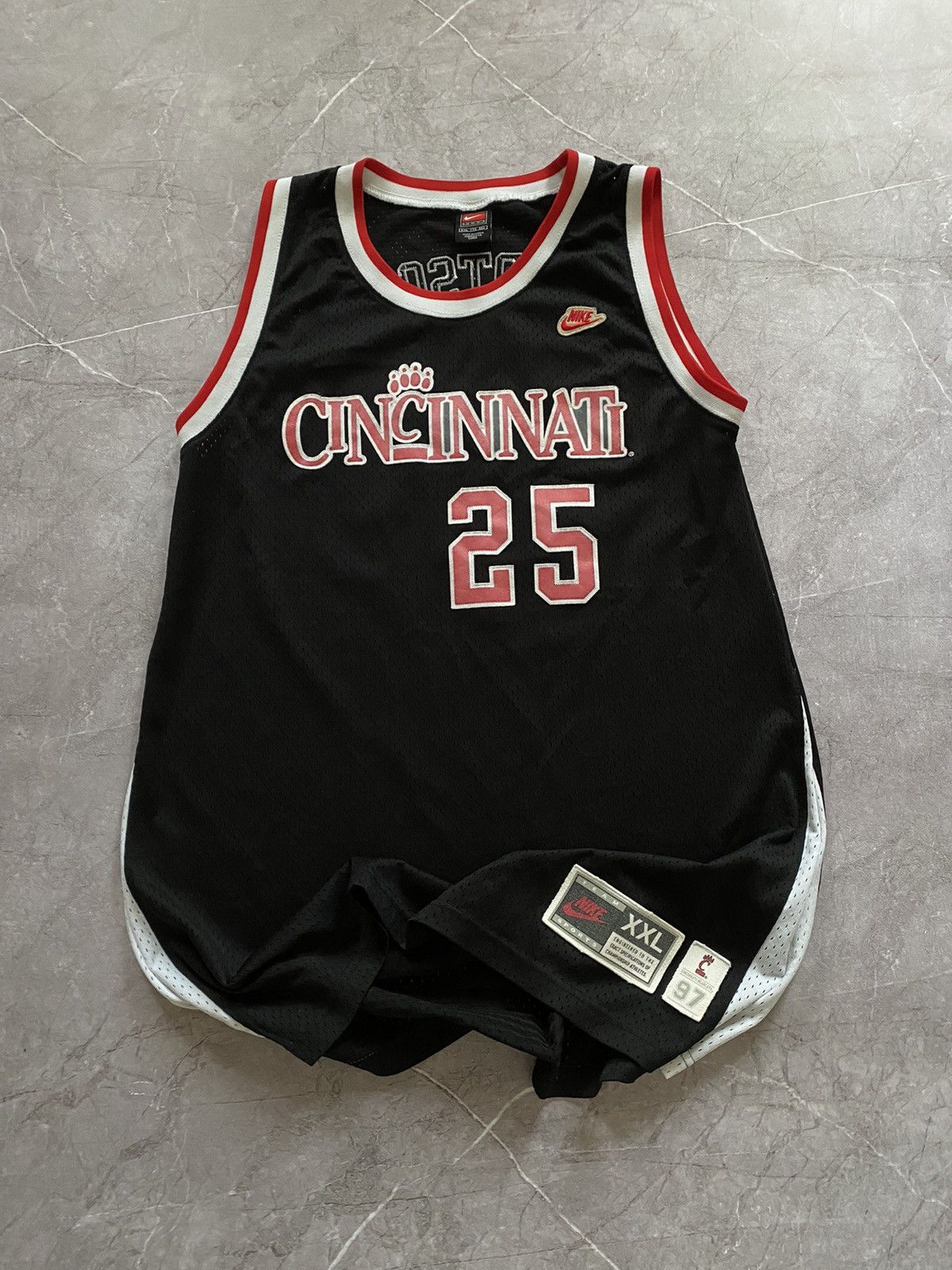 NBA × Nike × Vintage Nike Cincinnati Bearcats Danny Fortson #25 Basketball Jersey Size US XXL / EU 58 / 5 - 2 Thumbnail