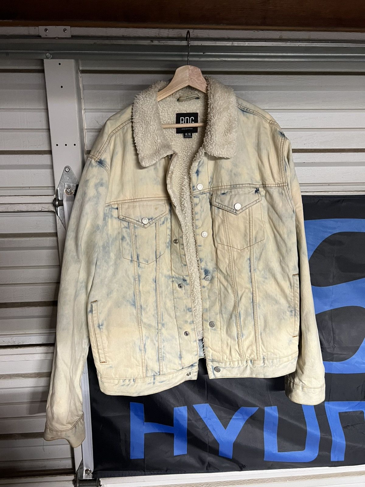 Urban Outfitters 2017 Urban Outfitters Heavy Light Blue Sherpa Denim Jacket Size US XL / EU 56 / 4 - 3 Thumbnail