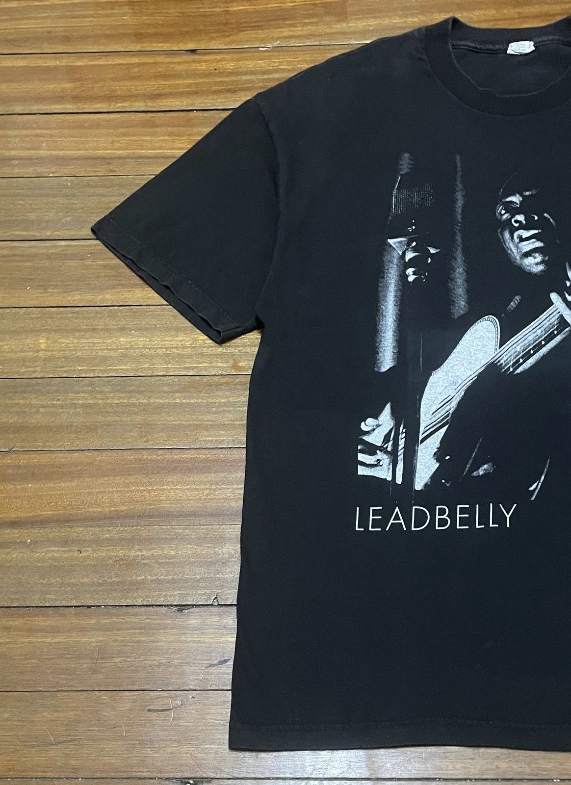 Band Tees × Vintage Rare Design Vintage American Singer Lead Belly T-shirt 2000s Size US XL / EU 56 / 4 - 4 Thumbnail