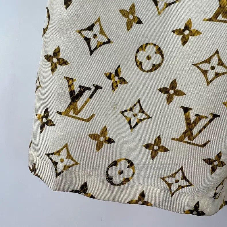 Louis Vuitton Louis Vuitton Presbyopia full print silk shorts Size US 40 / EU 56 - 5 Thumbnail