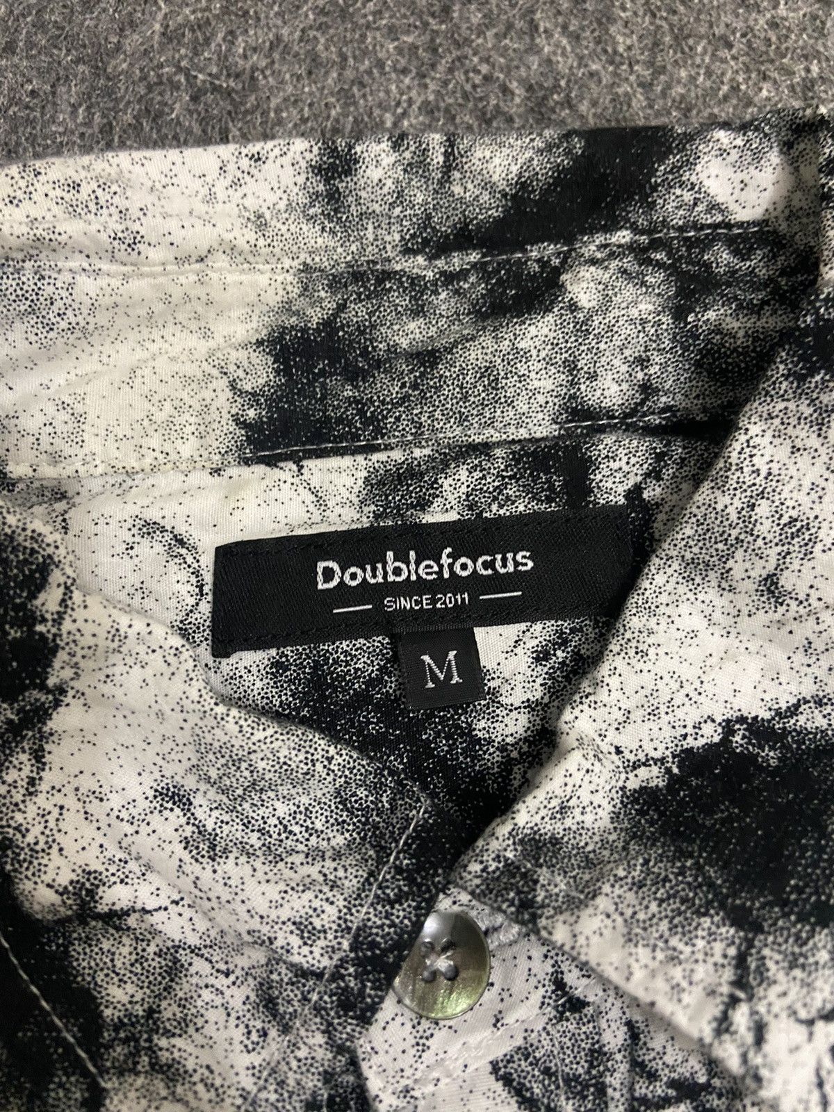 Japanese Brand Vintage Y2K doublefocus oversized shirt with abstract motif Size US L / EU 52-54 / 3 - 4 Thumbnail