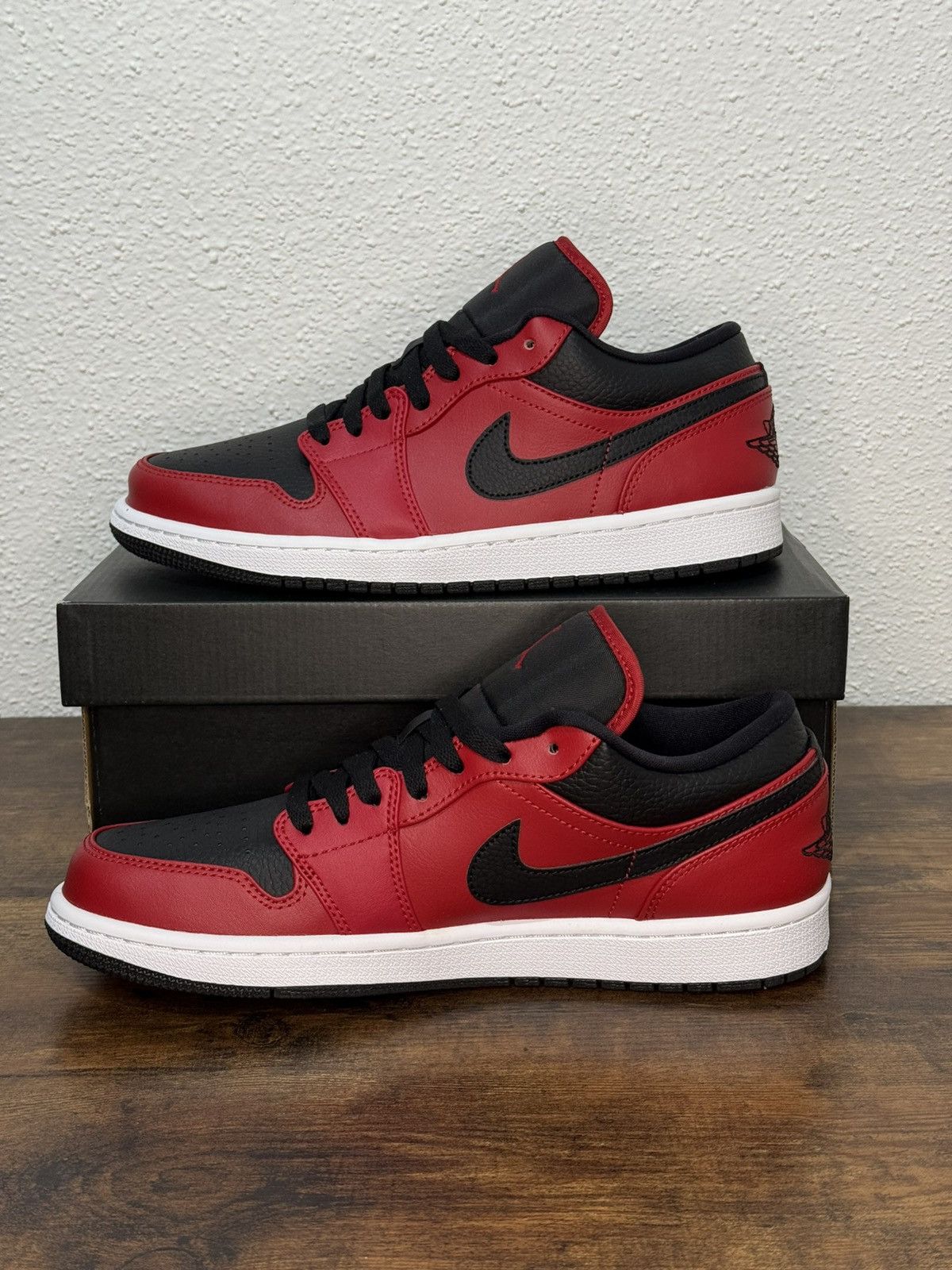 Jordan Brand × Nike Nike Air Jordan 1 Low Reverse Bred Pebbled Swoosh size 9 Size US 9 / EU 42 - 9 Thumbnail